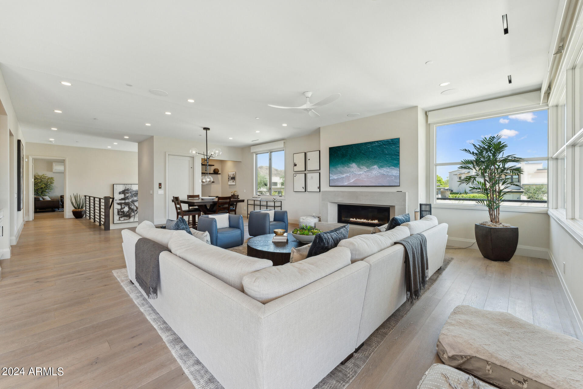 5593 E EDWARD Lane