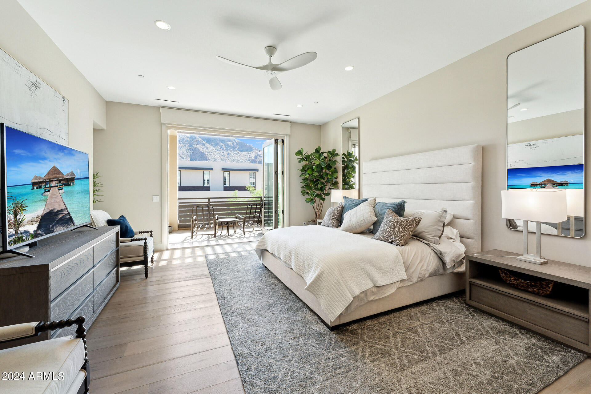 5593 E EDWARD Lane