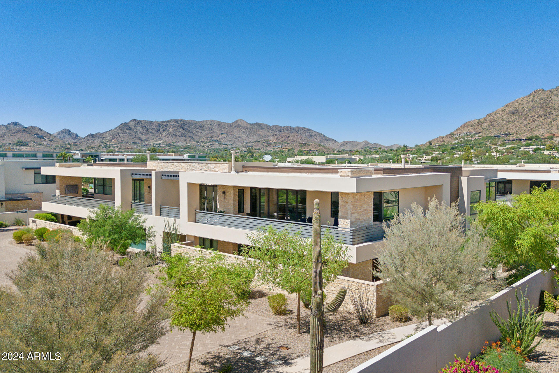5593 E EDWARD Lane
