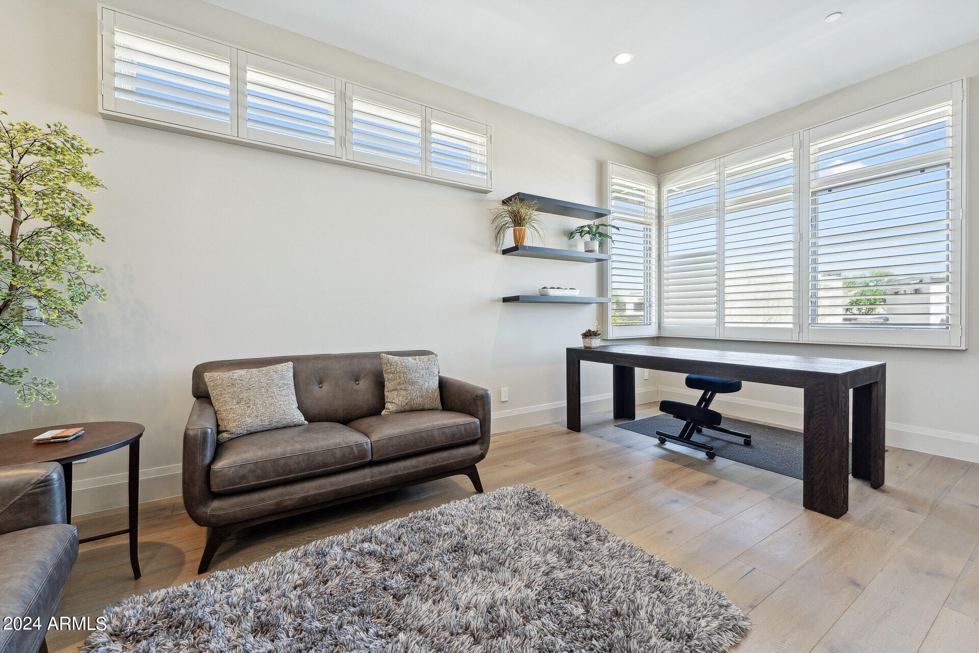 5593 E EDWARD Lane