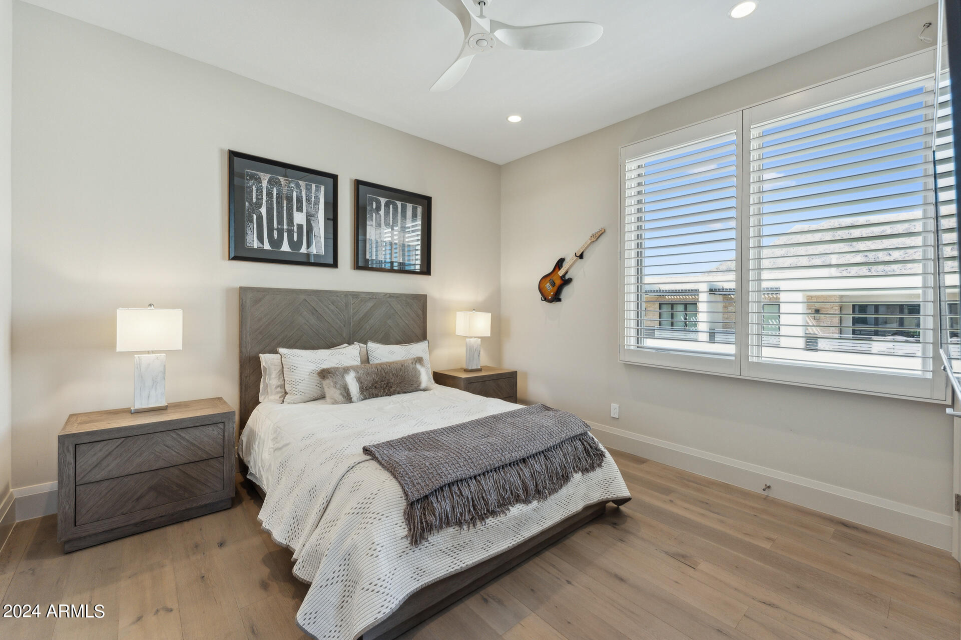 5593 E EDWARD Lane