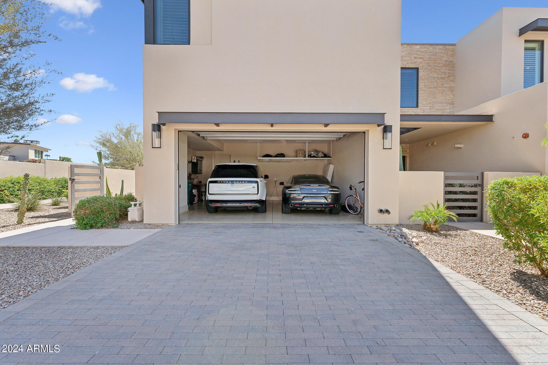 5593 E EDWARD Lane