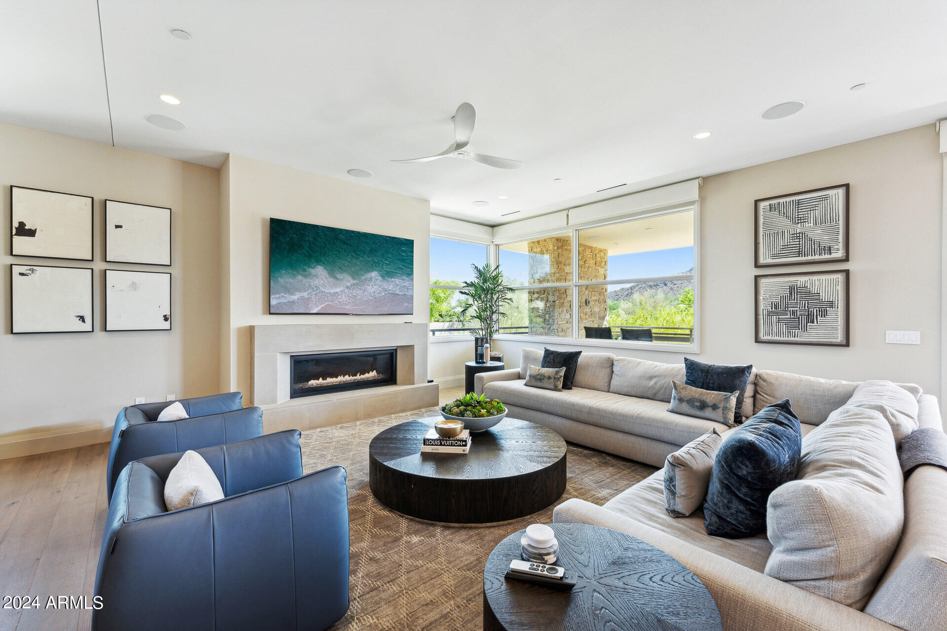 5593 E EDWARD Lane