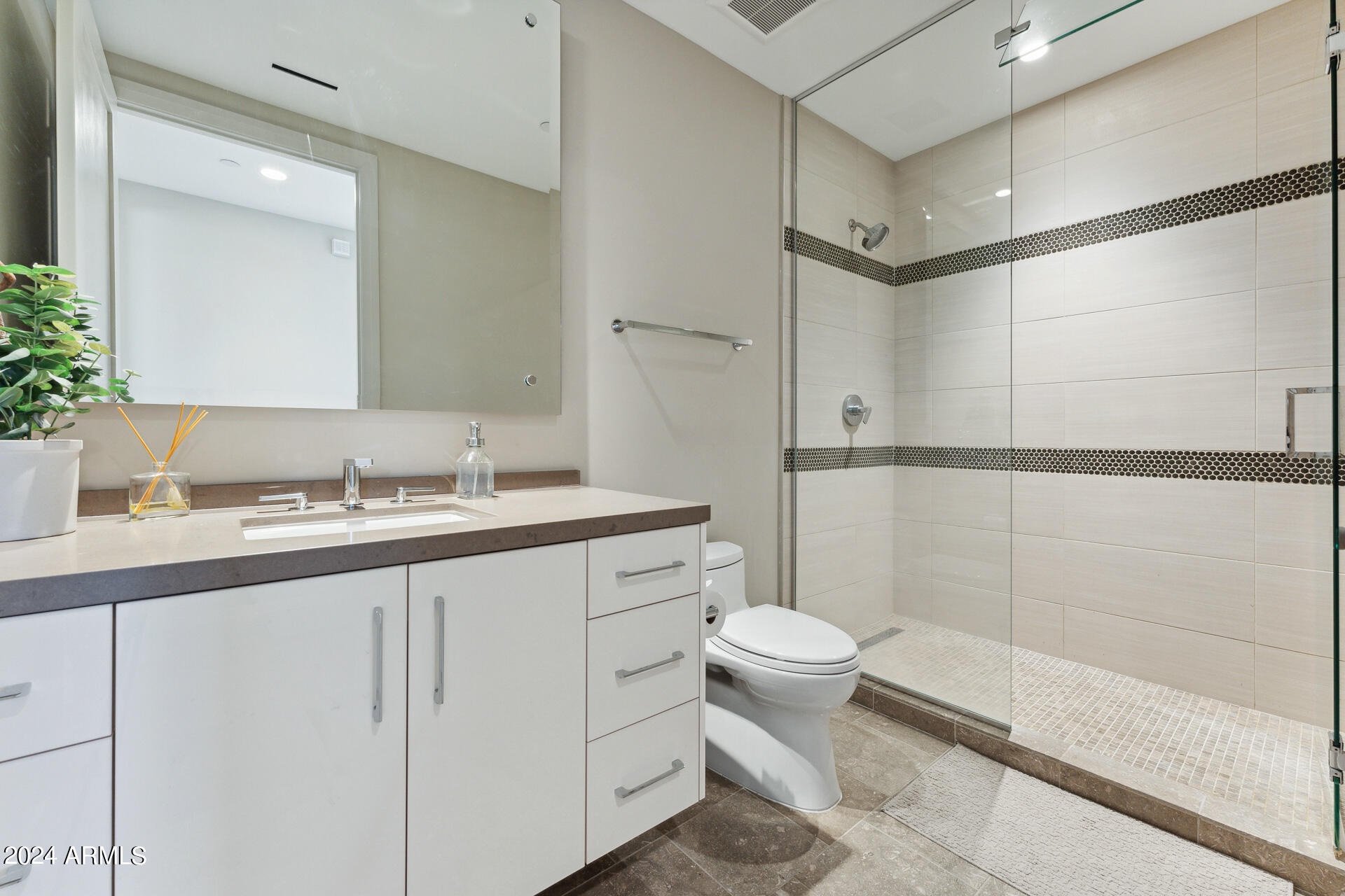 5593 E EDWARD Lane