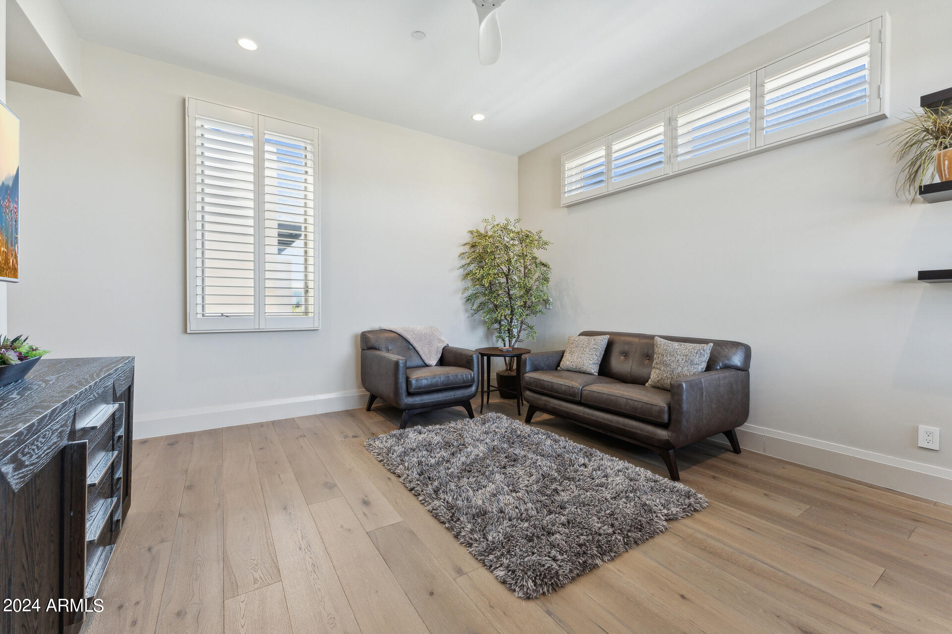 5593 E EDWARD Lane