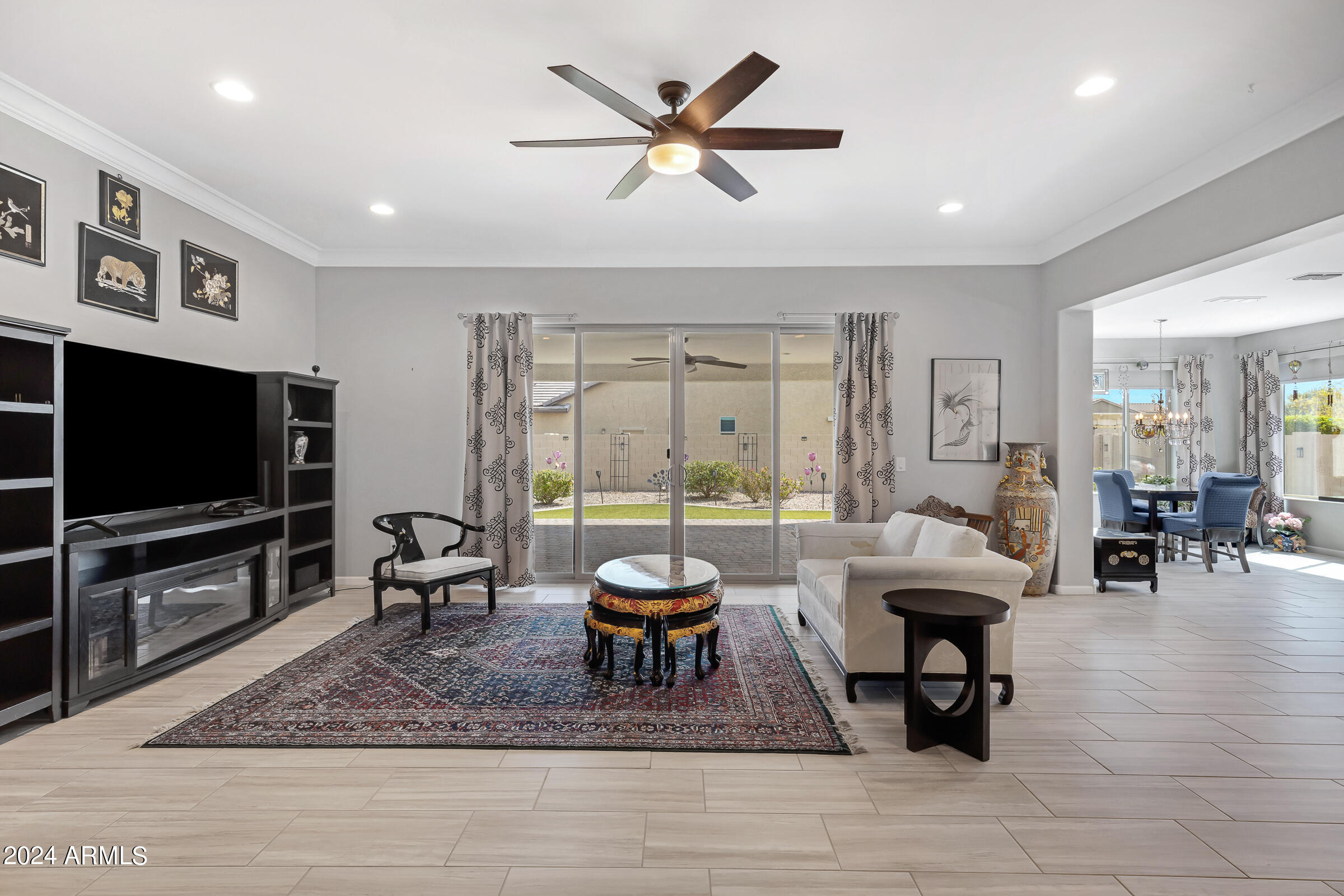 5277 N TONOPAH Drive