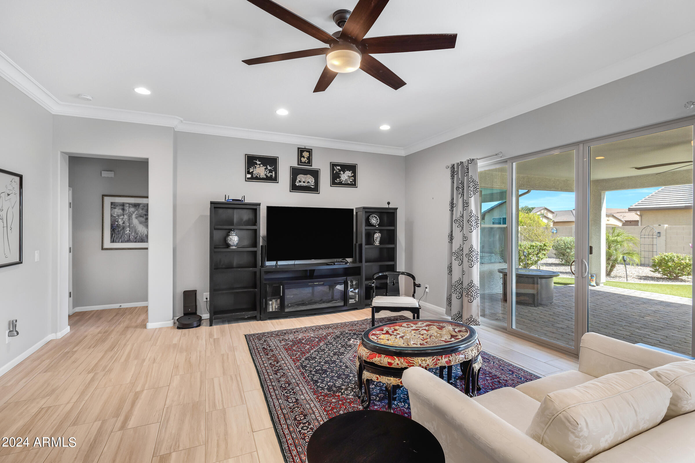 5277 N TONOPAH Drive