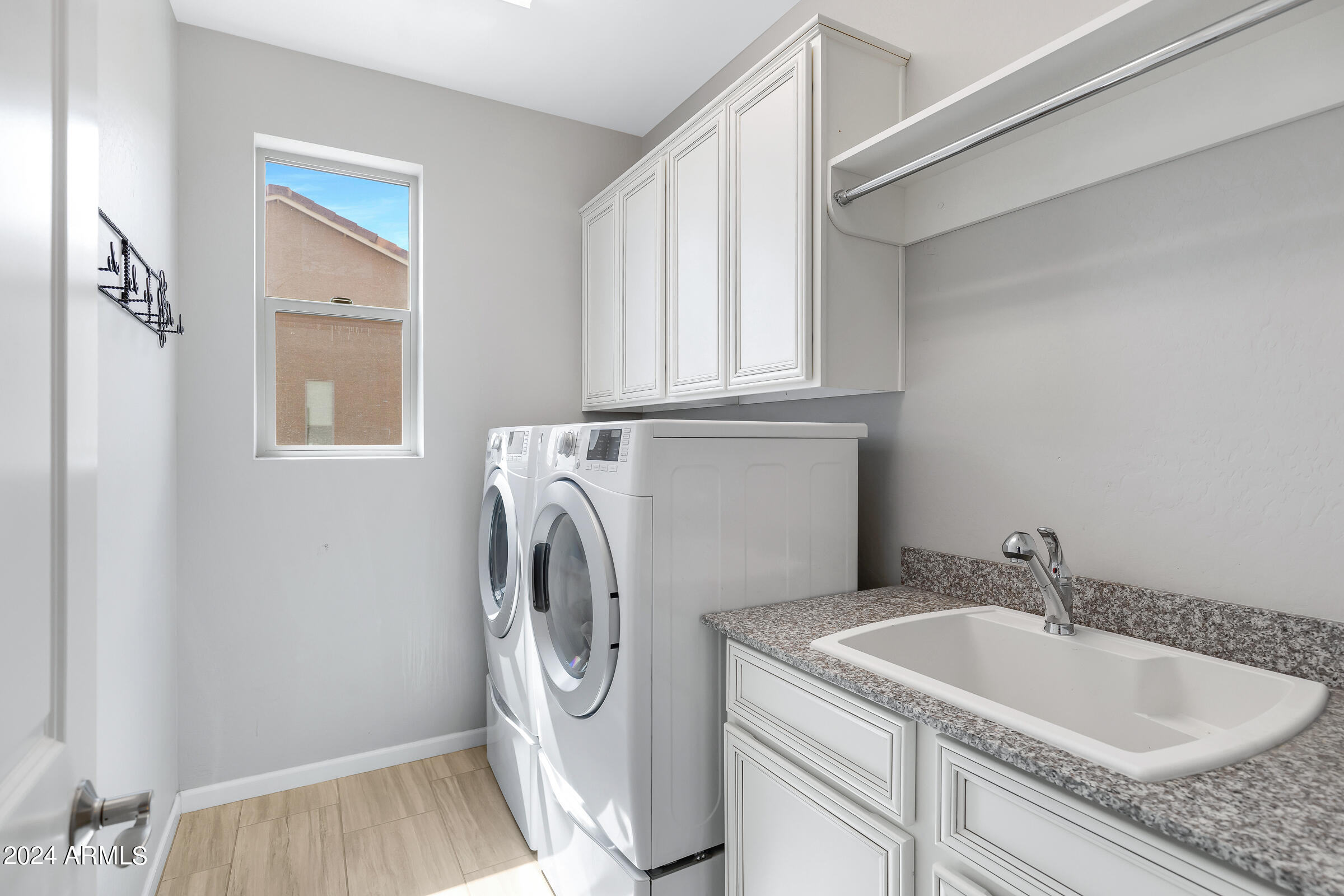 5277 N TONOPAH Drive