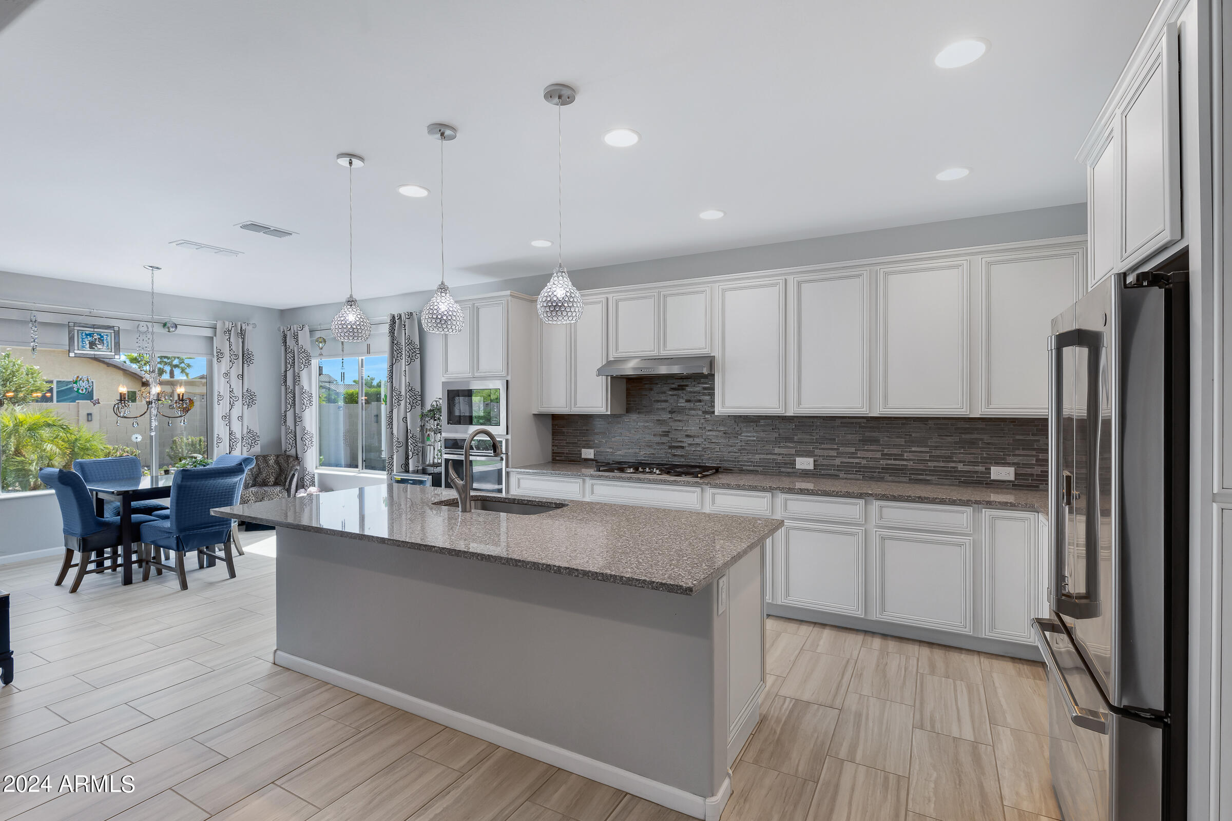 5277 N TONOPAH Drive