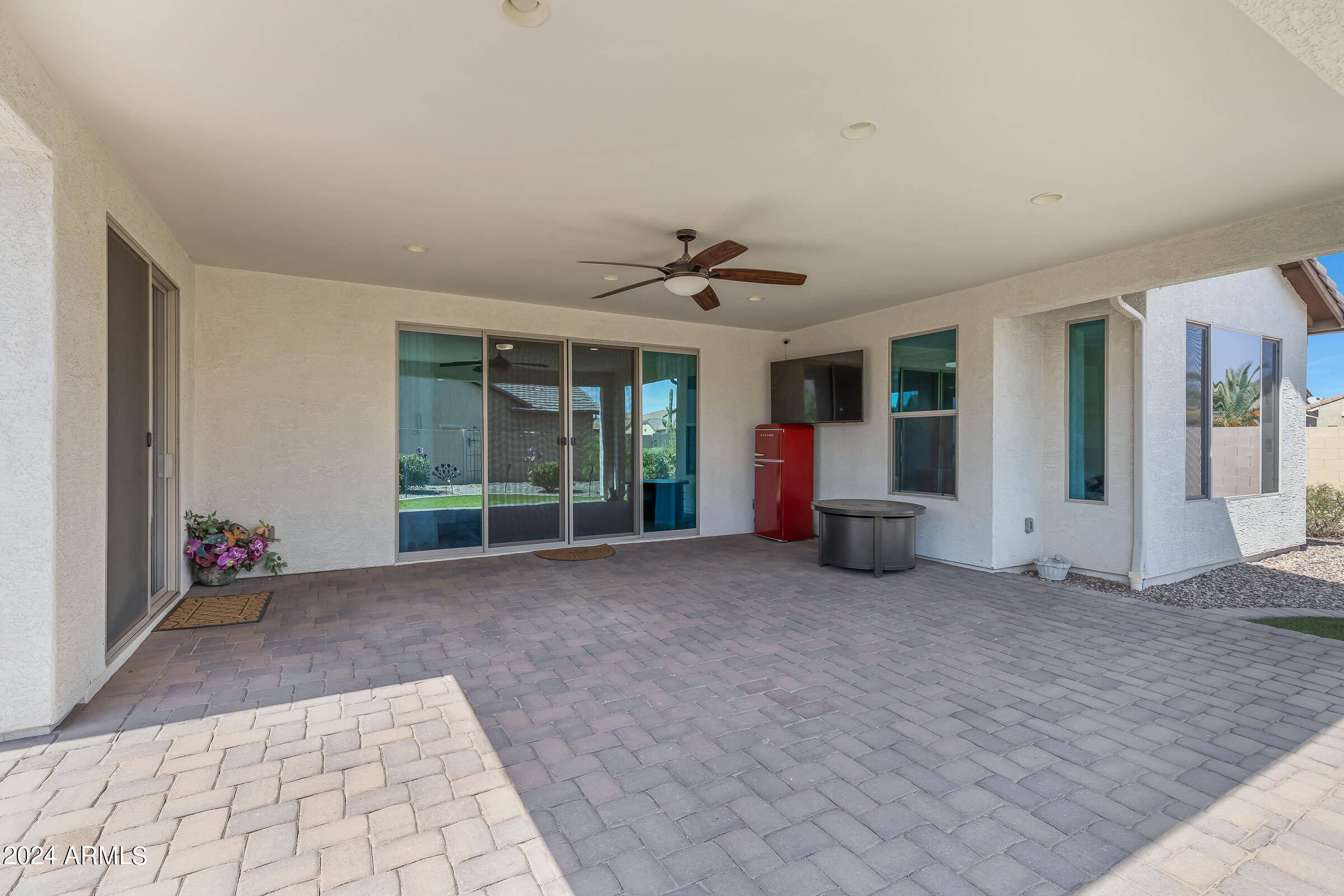 5277 N TONOPAH Drive