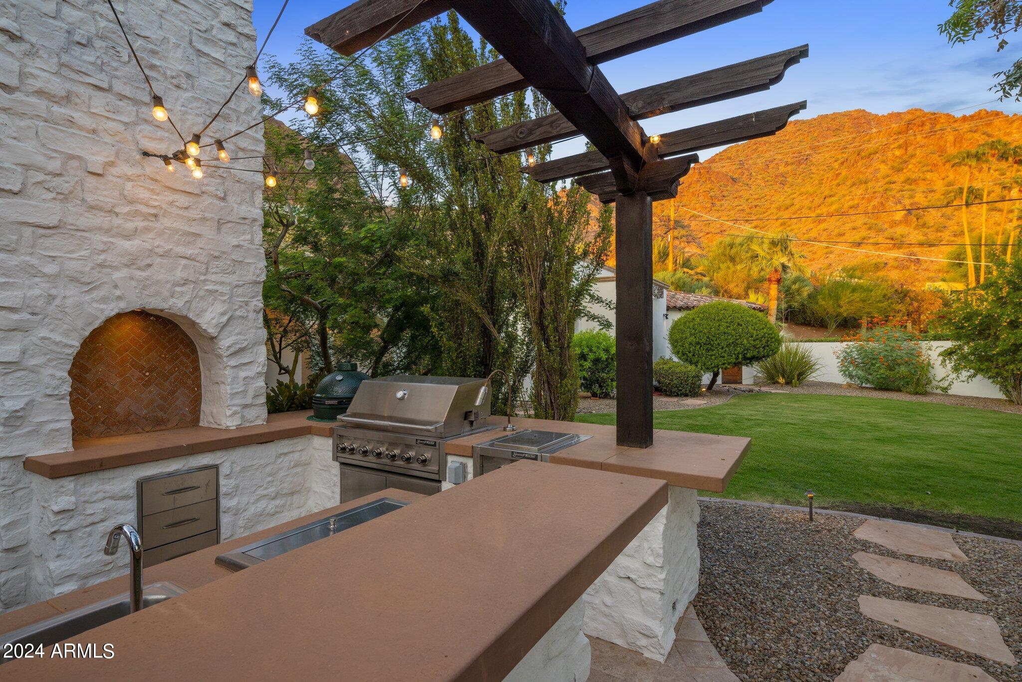 5201 N Saddle Rock Drive