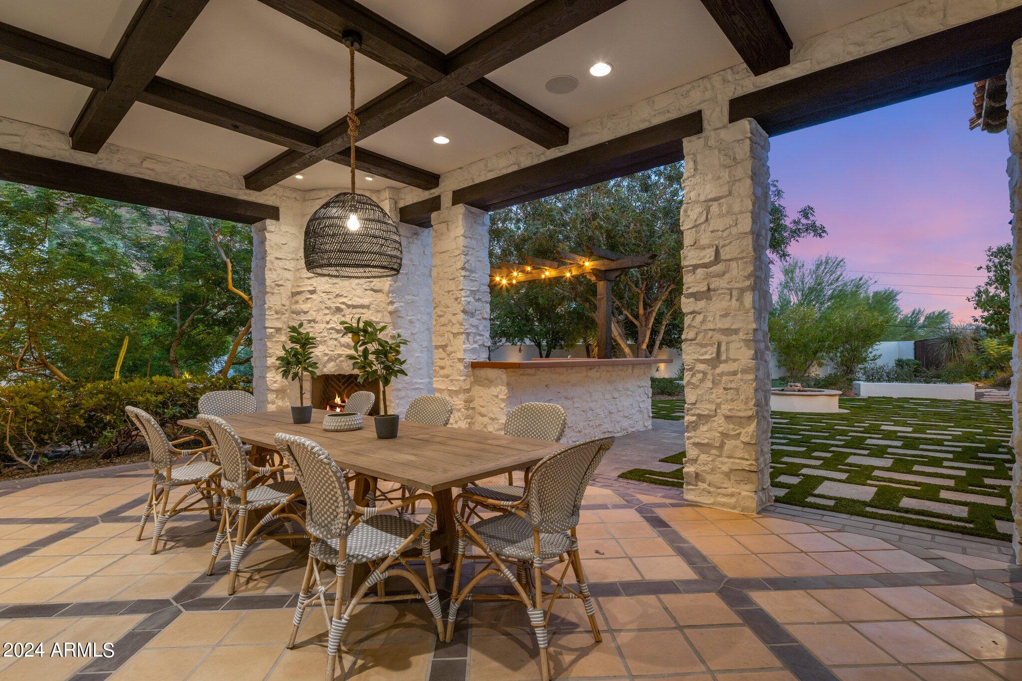 5201 N Saddle Rock Drive