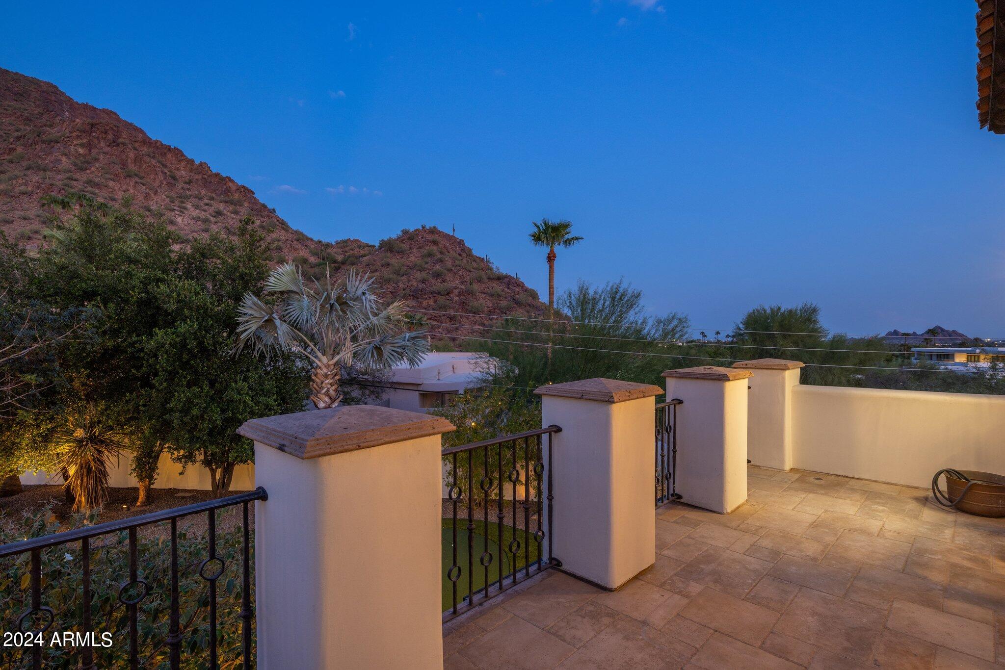 5201 N Saddle Rock Drive