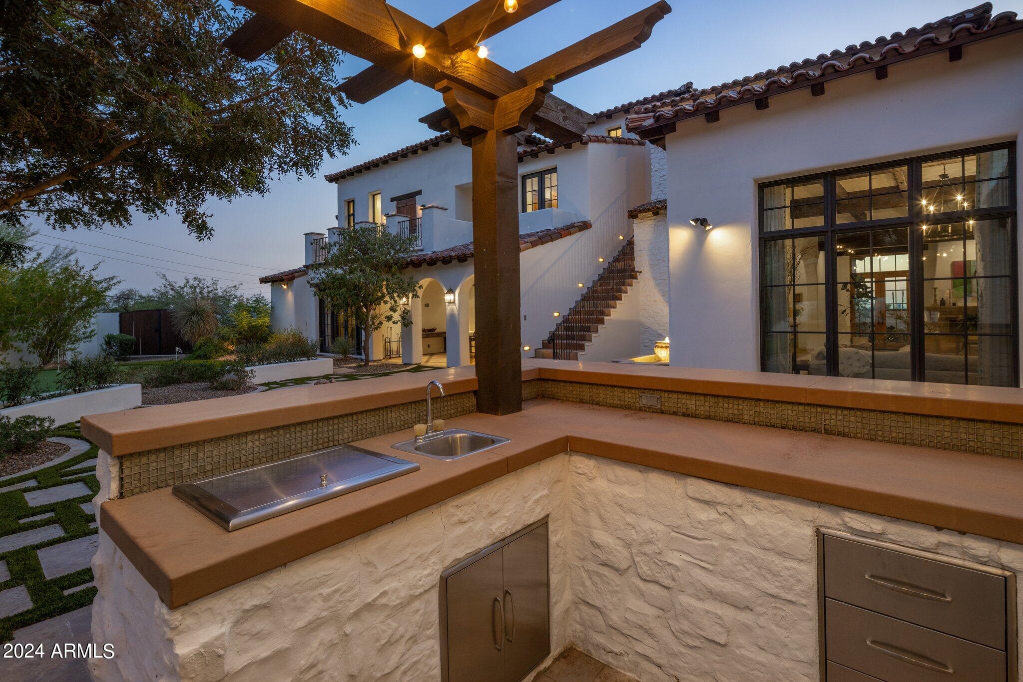 5201 N Saddle Rock Drive