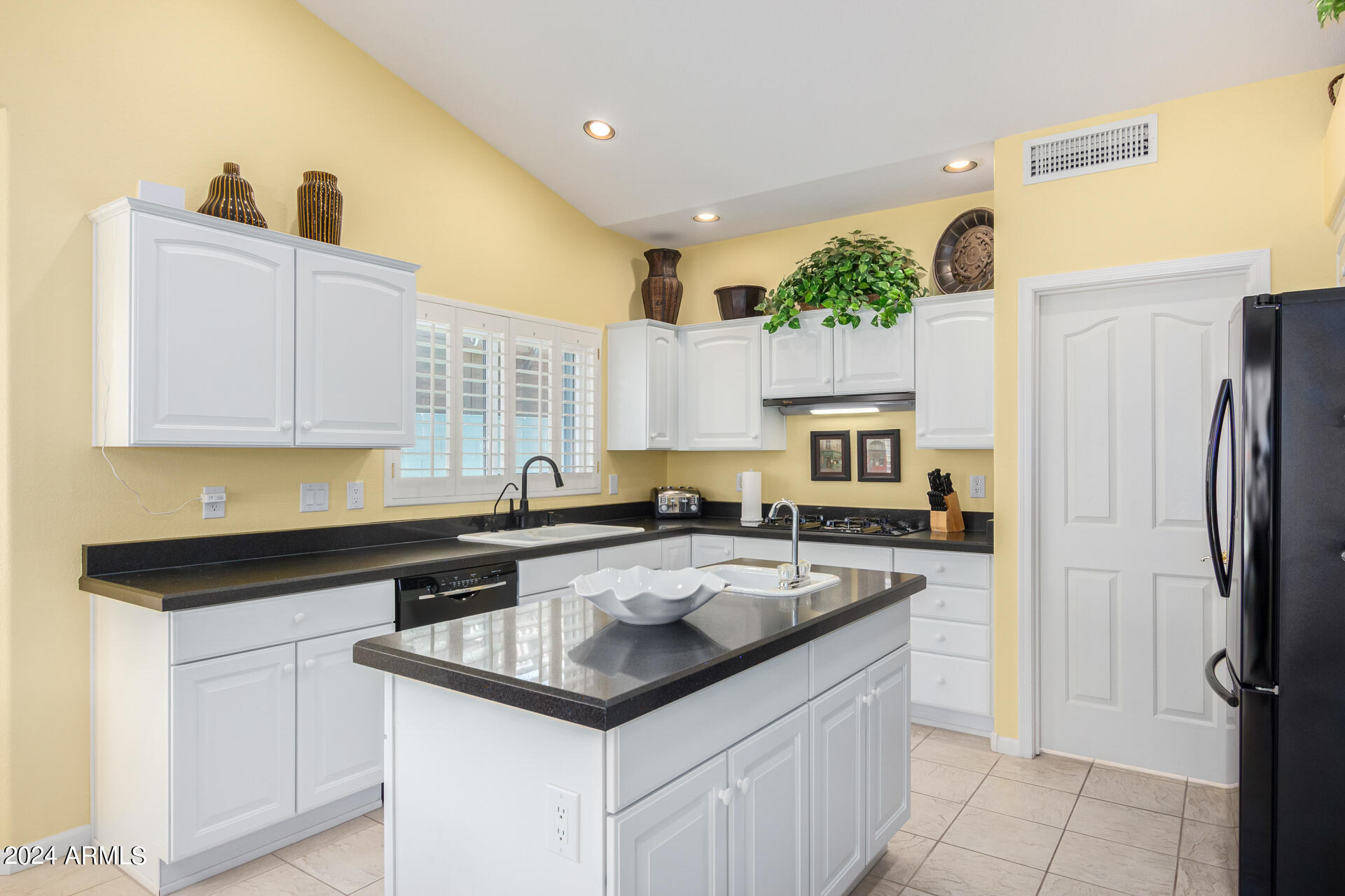 9853 E AMENITY Drive