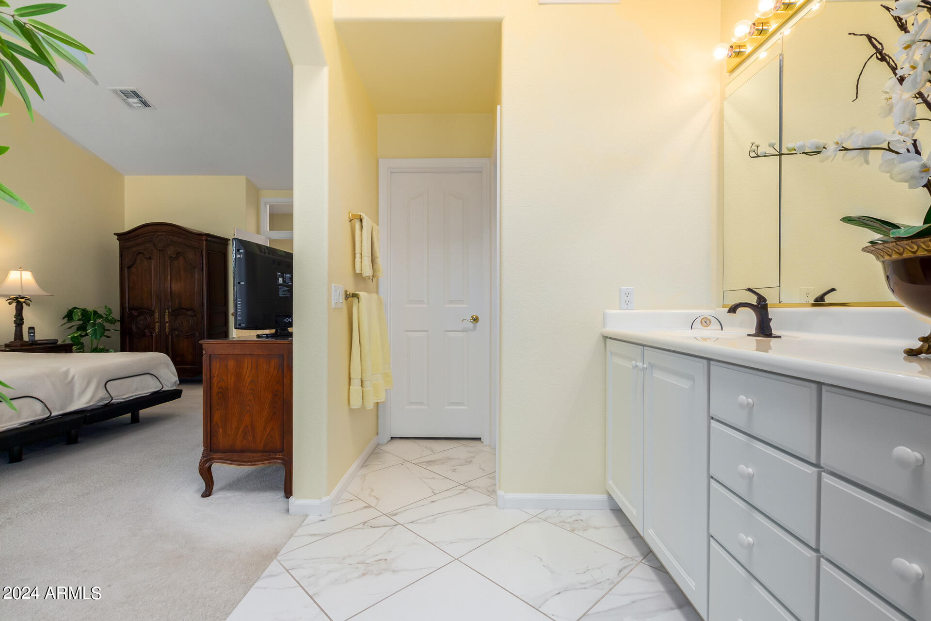 9853 E AMENITY Drive