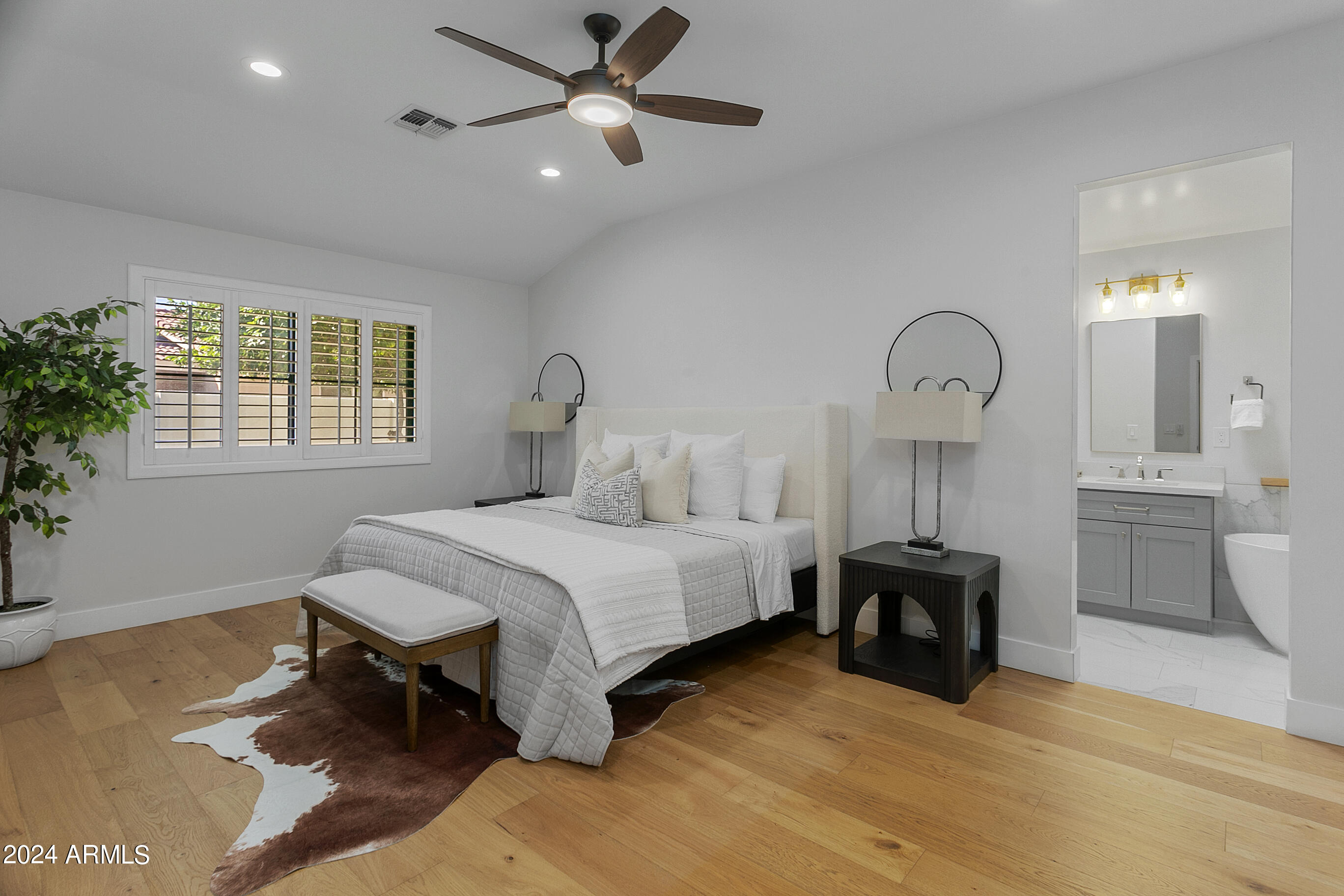 9248 S LAKESHORE Drive