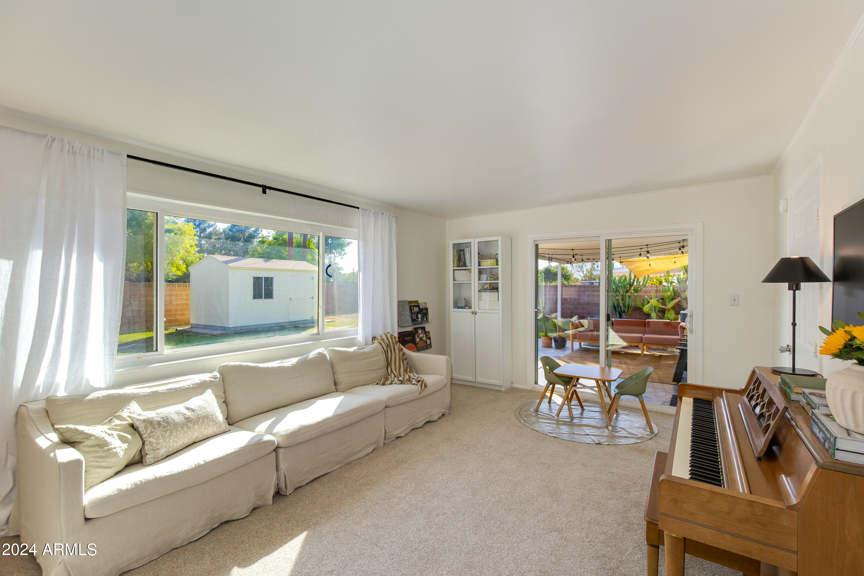 715 W OREGON Avenue