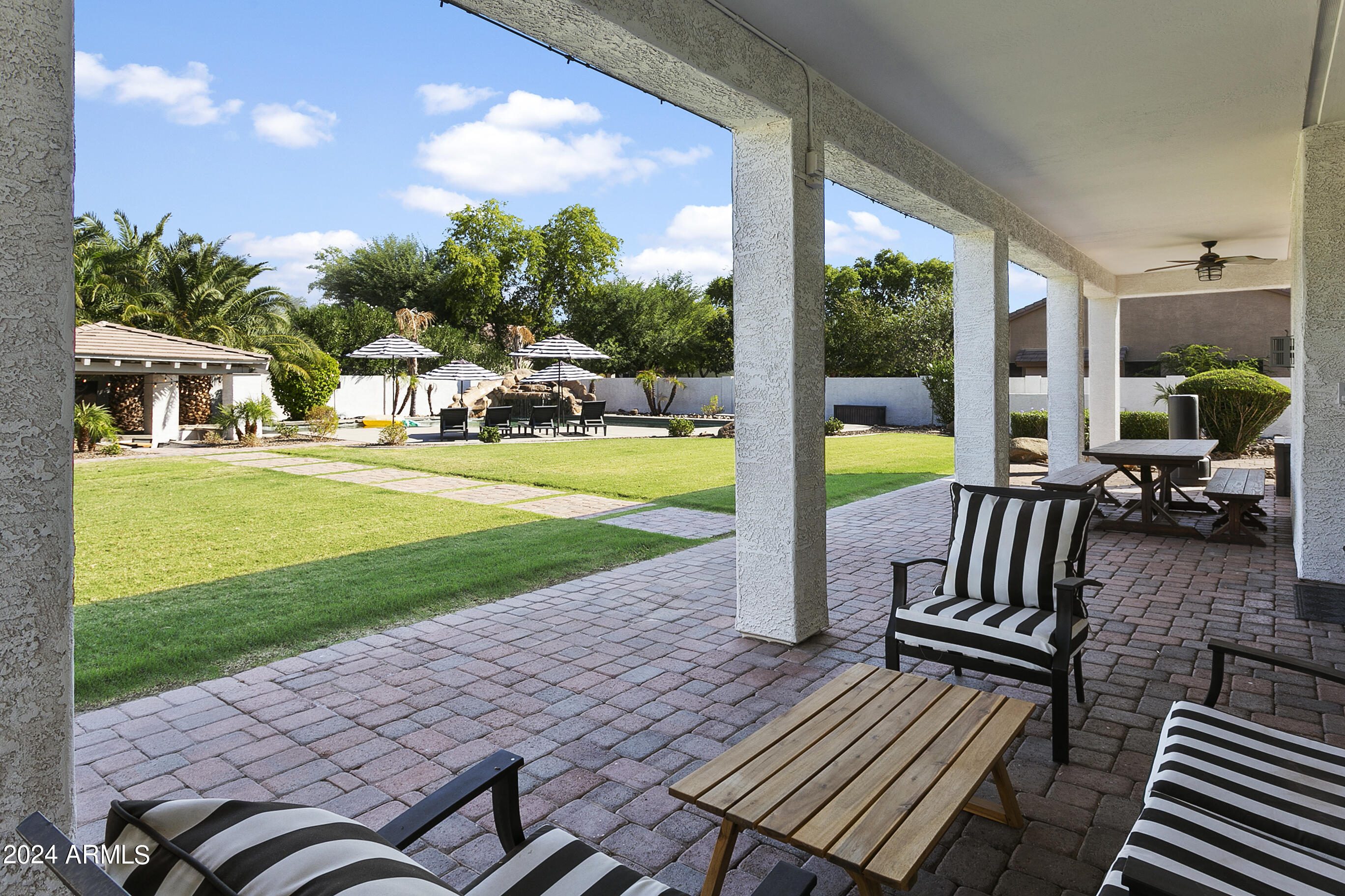 11618 E CHESTNUT Court