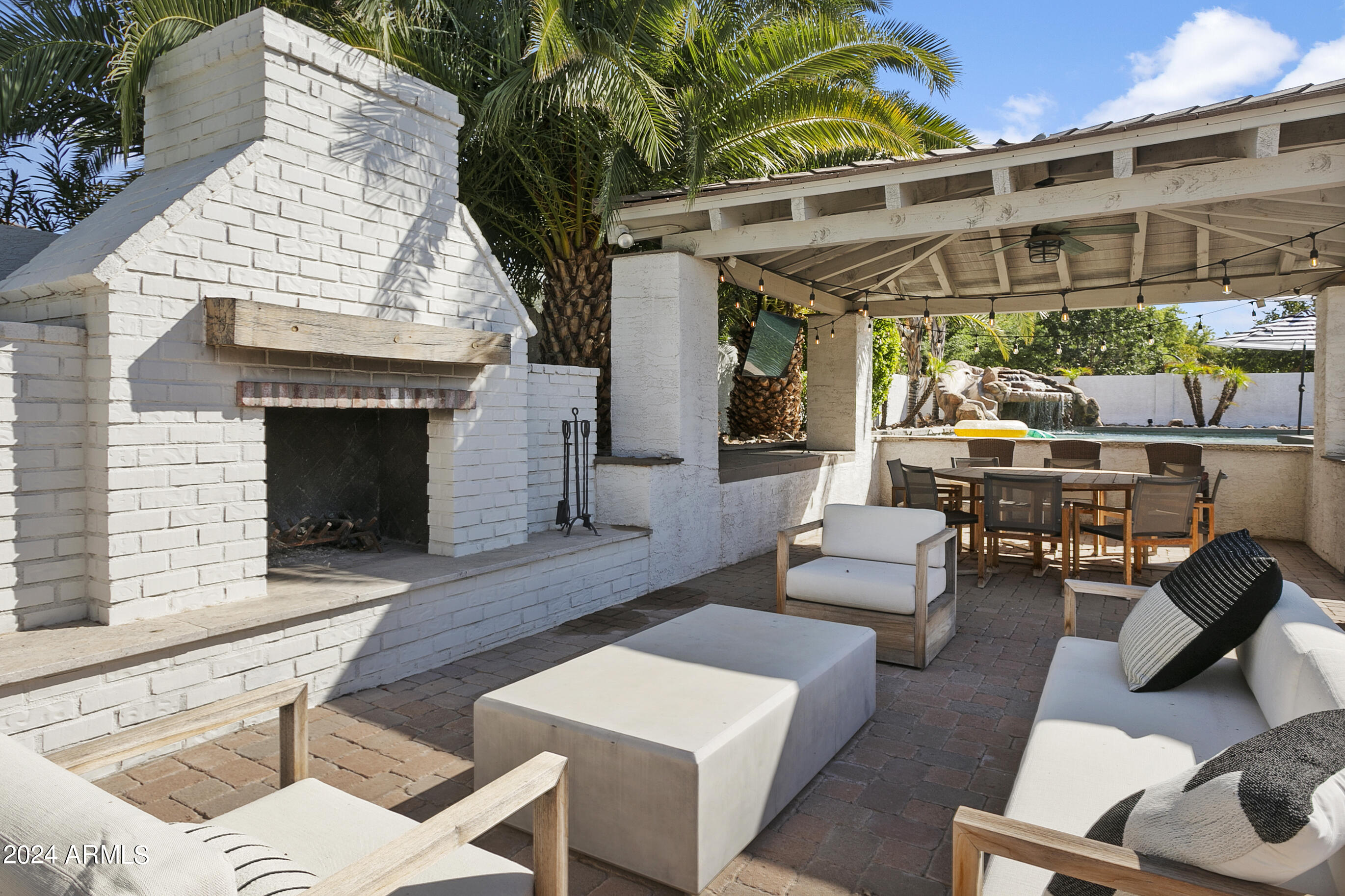 11618 E CHESTNUT Court