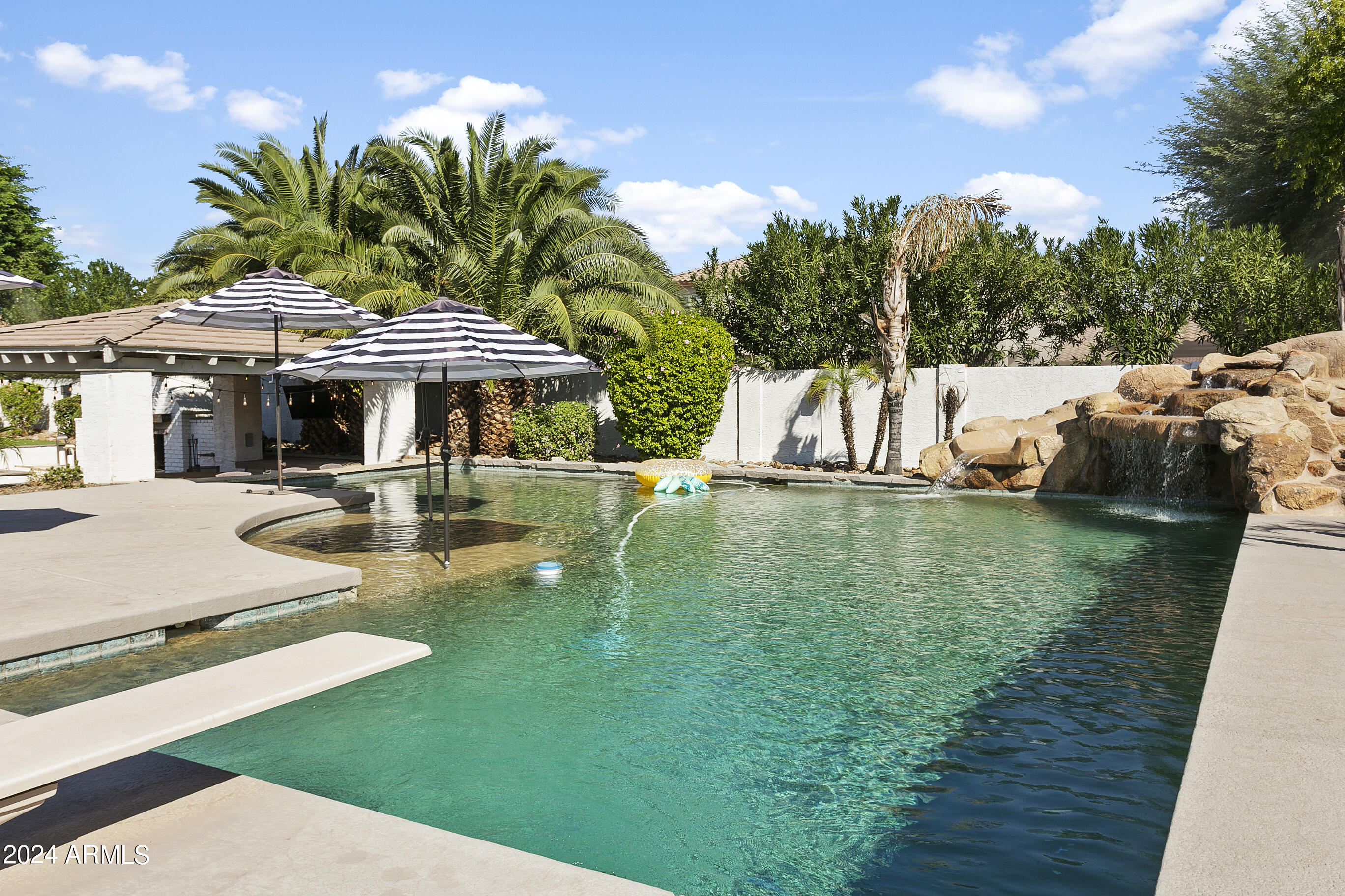 11618 E CHESTNUT Court