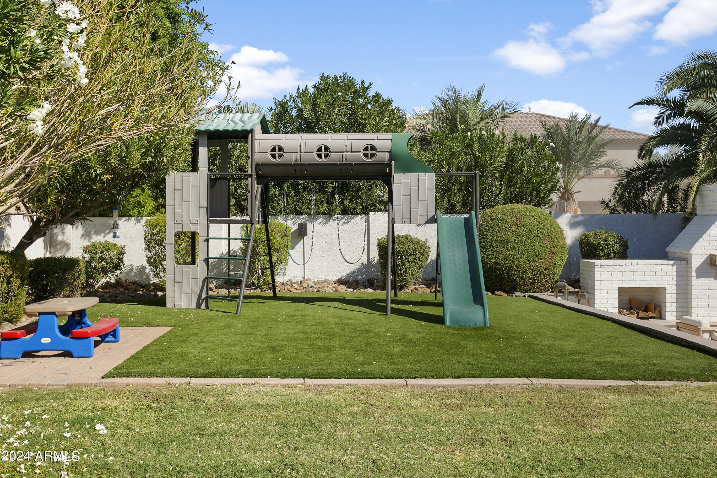 11618 E CHESTNUT Court