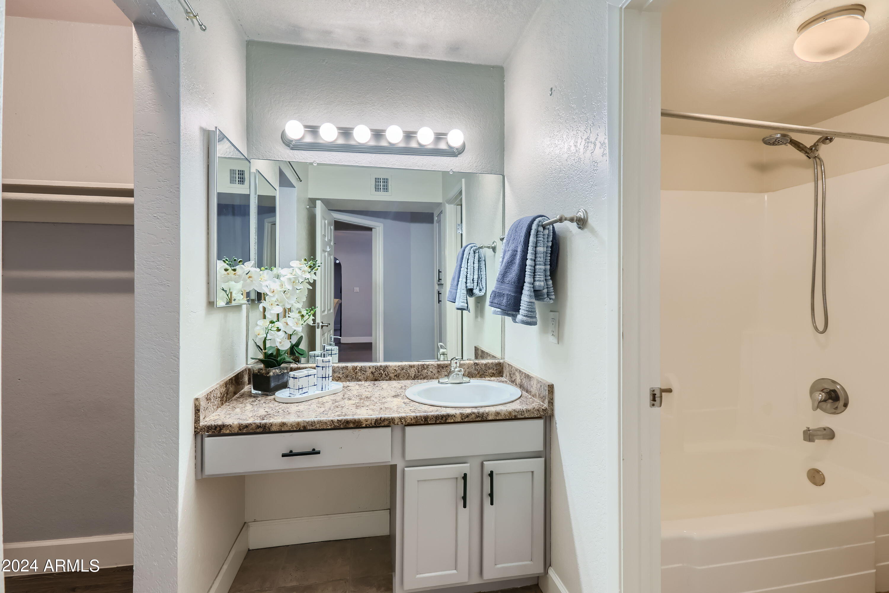 3825 E CAMELBACK Road, 130