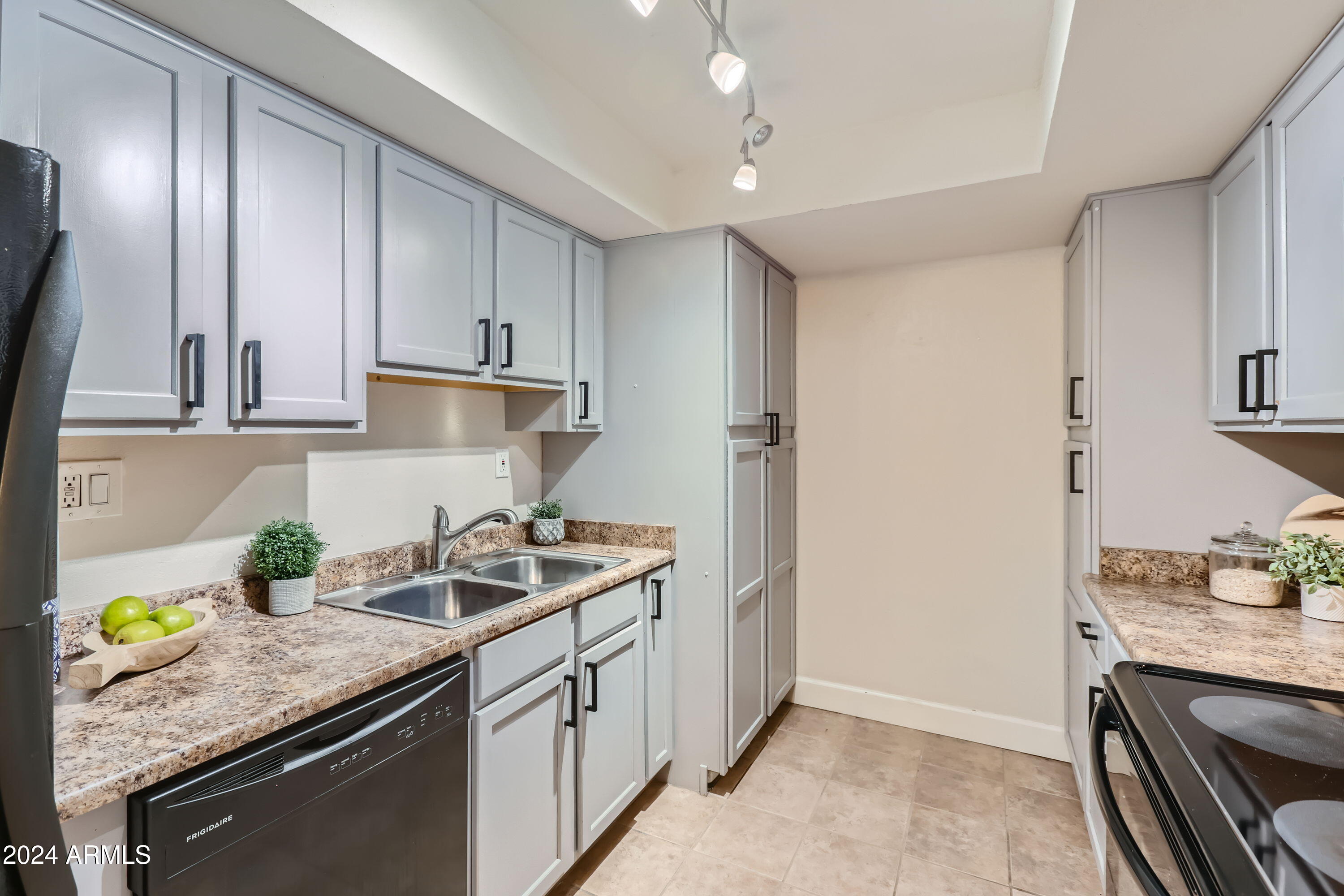 3825 E CAMELBACK Road, 130