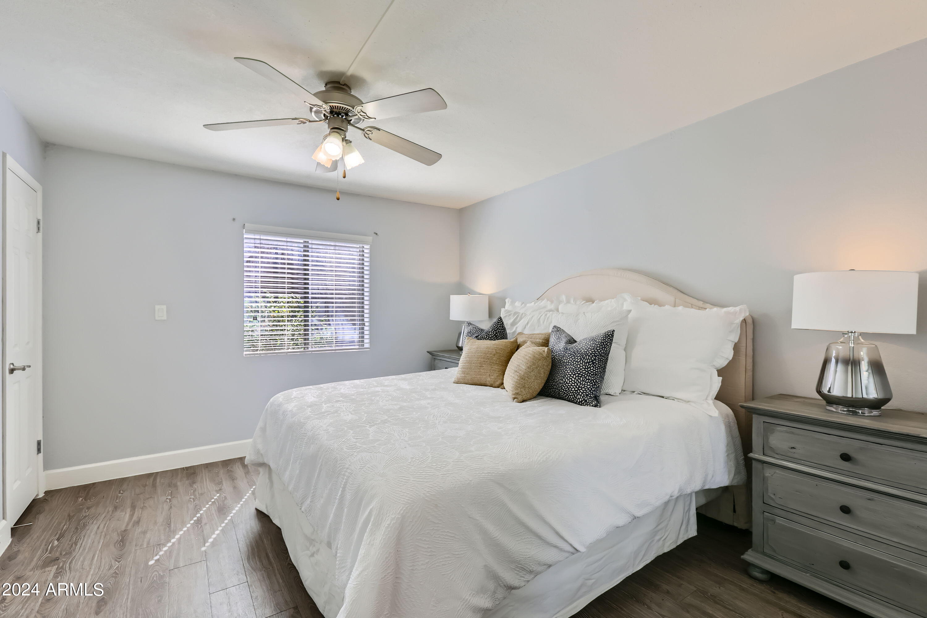 3825 E CAMELBACK Road, 130