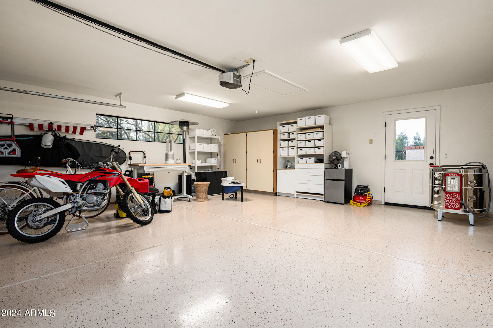 8610 E DE LA O Road