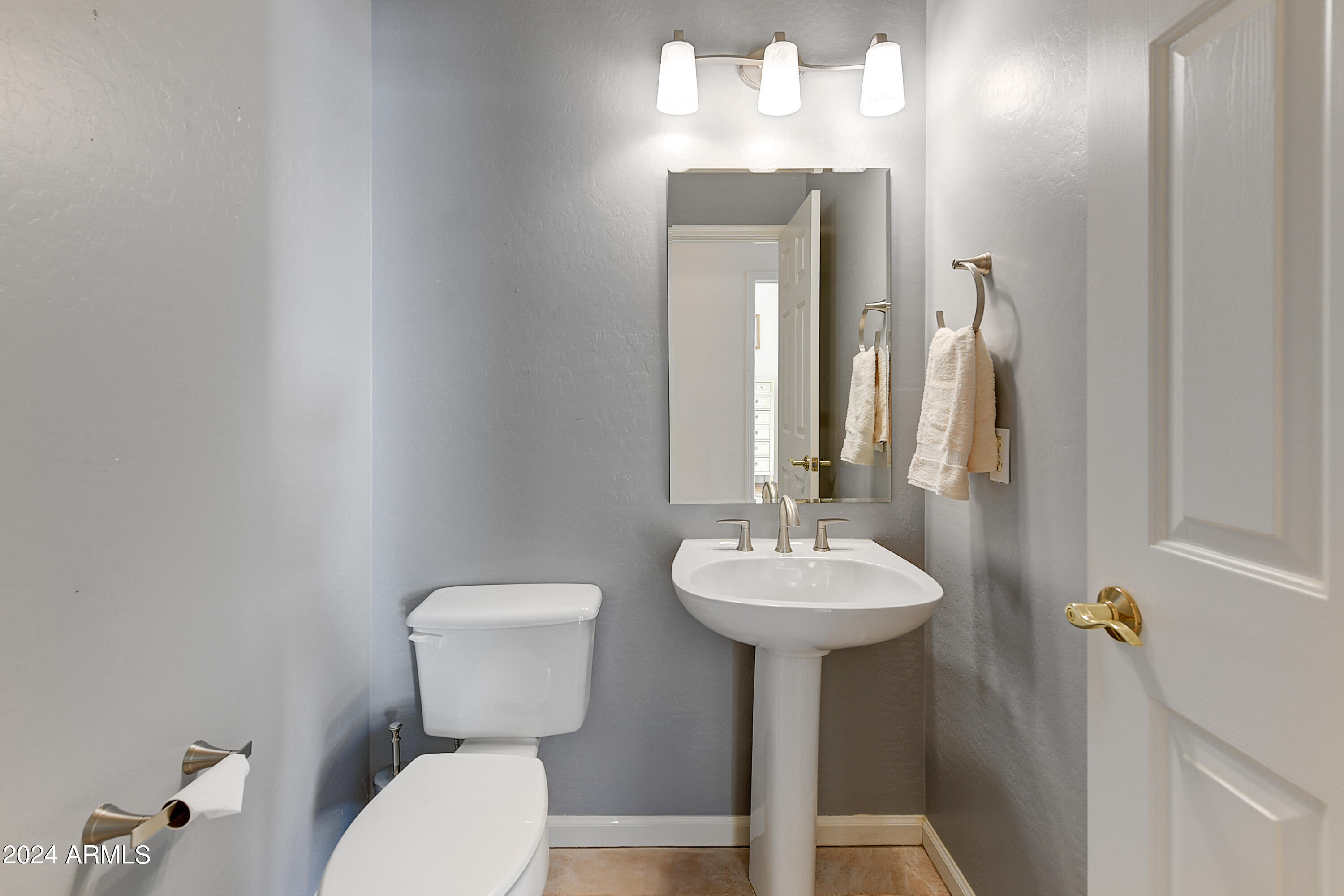 5225 E BLUEFIELD Avenue