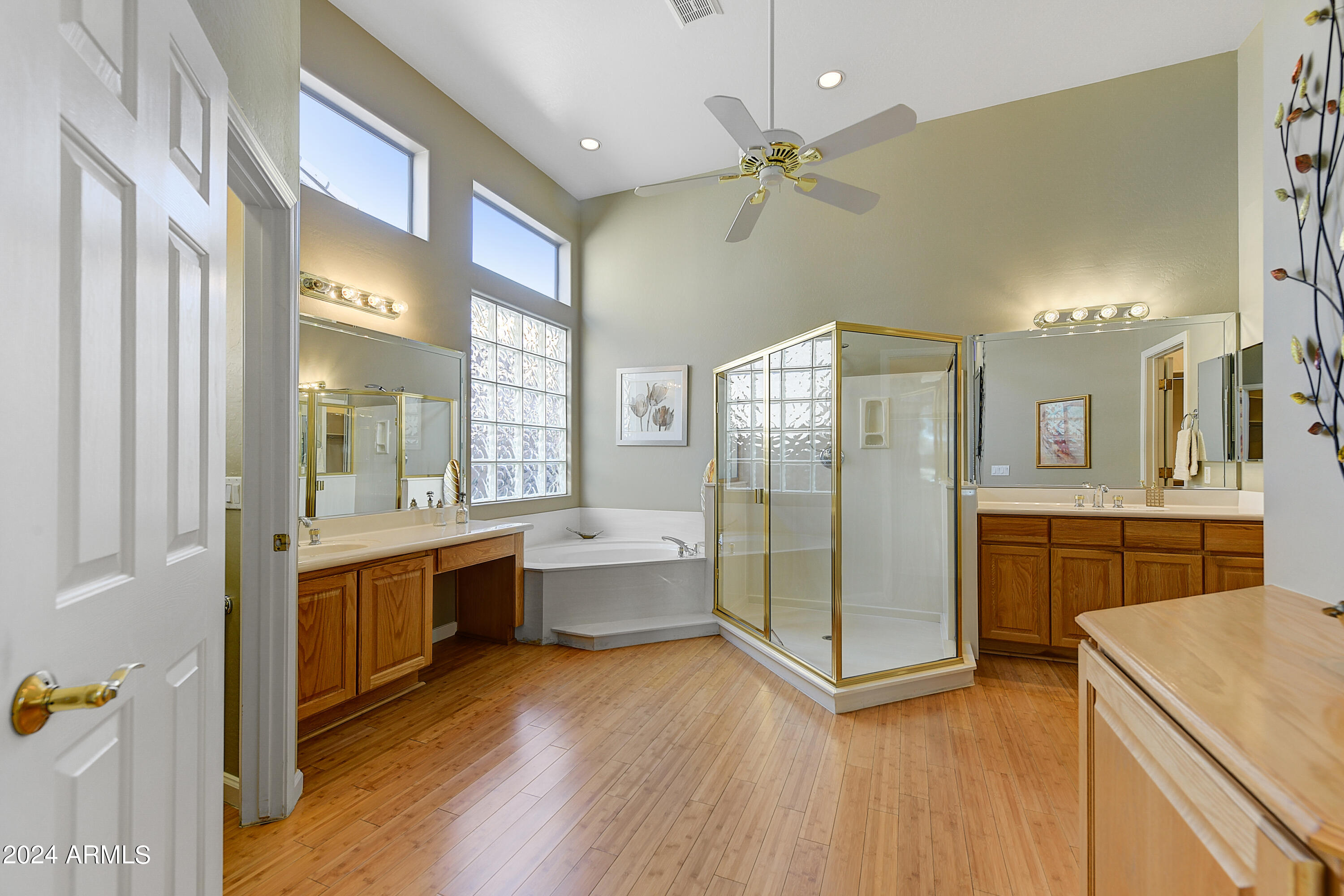 5225 E BLUEFIELD Avenue