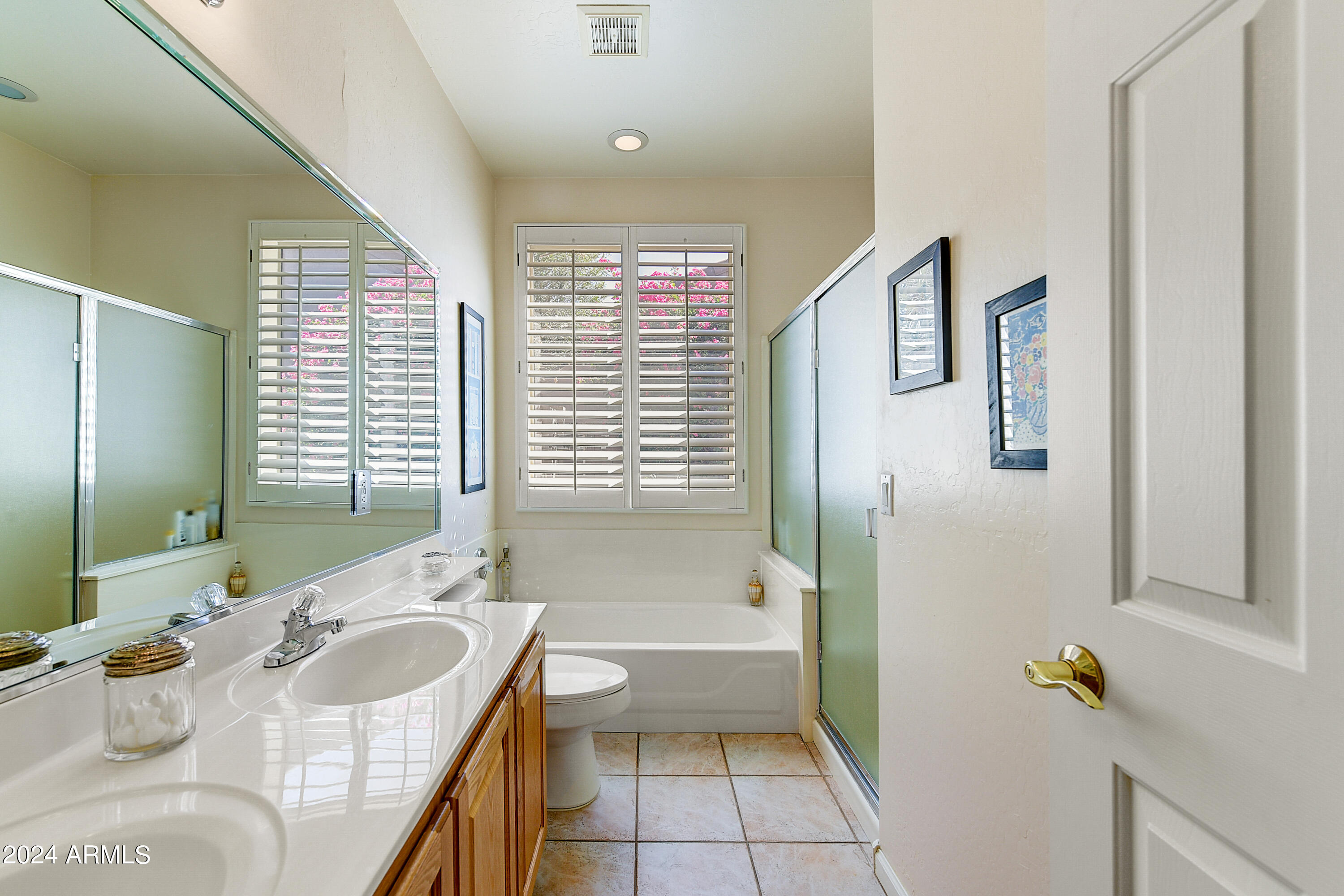 5225 E BLUEFIELD Avenue