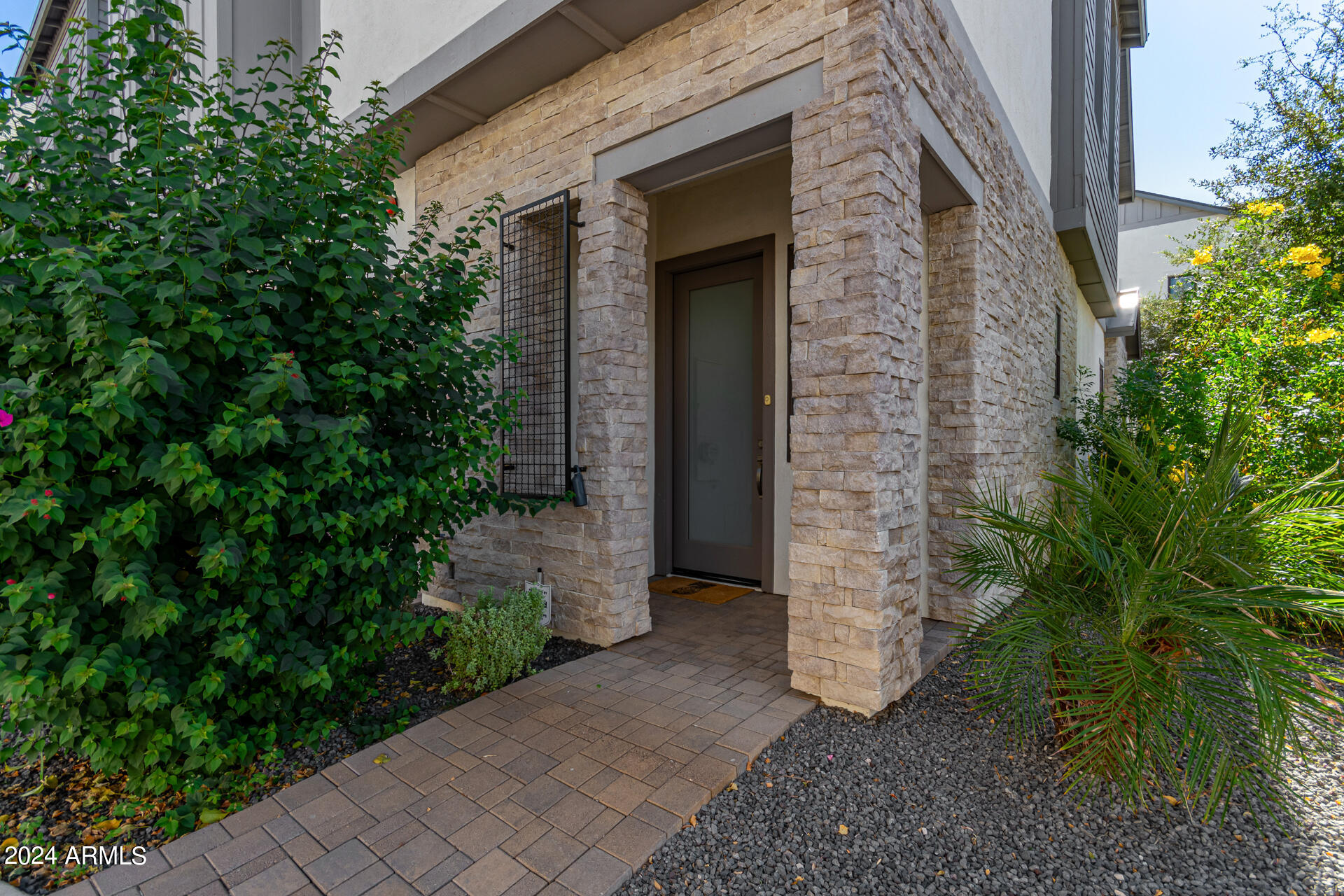 3200 N 39th Street, 33