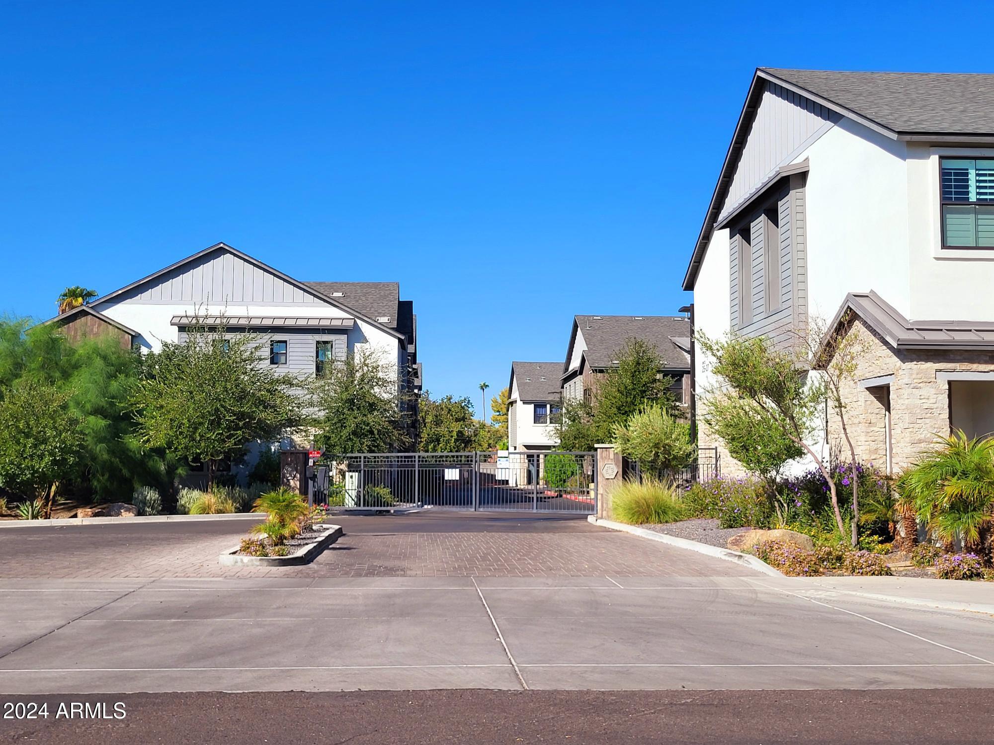 3200 N 39th Street, 33