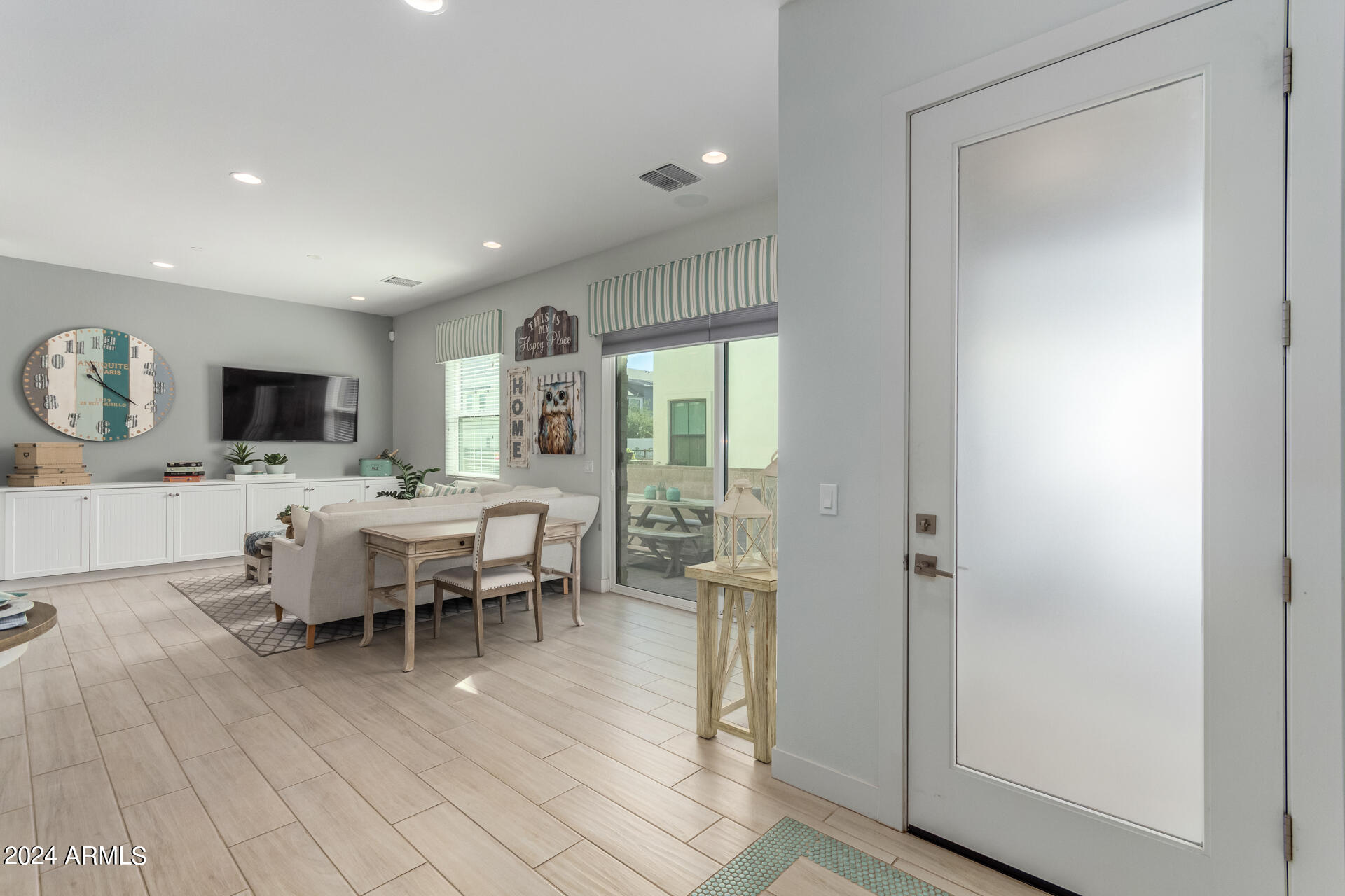 3200 N 39th Street, 33