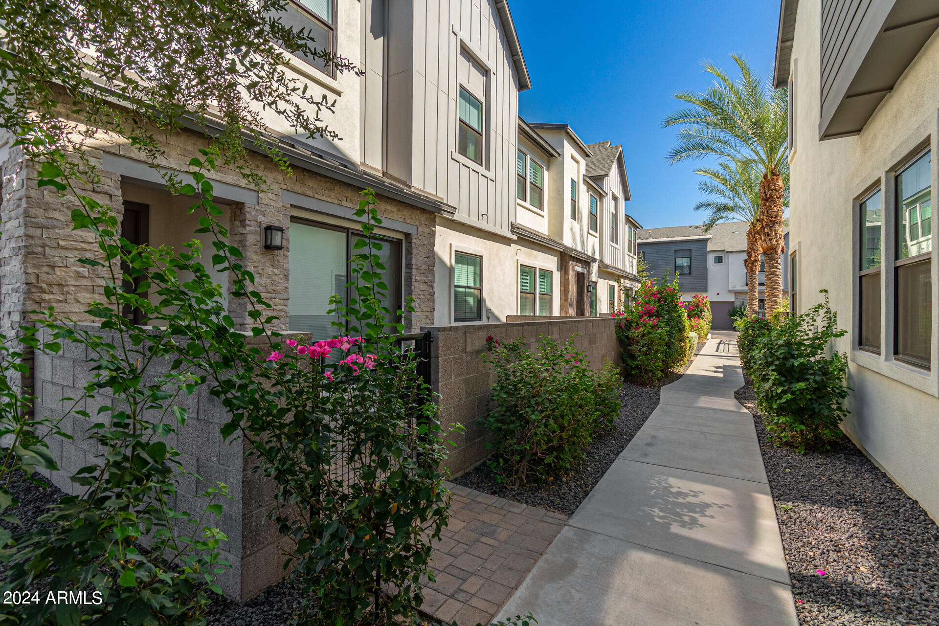 3200 N 39th Street, 33