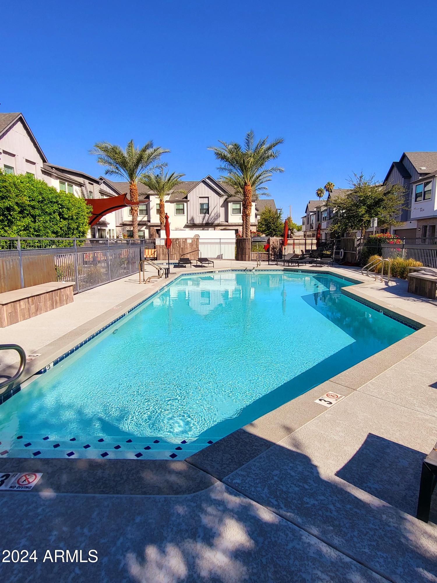 3200 N 39th Street, 33