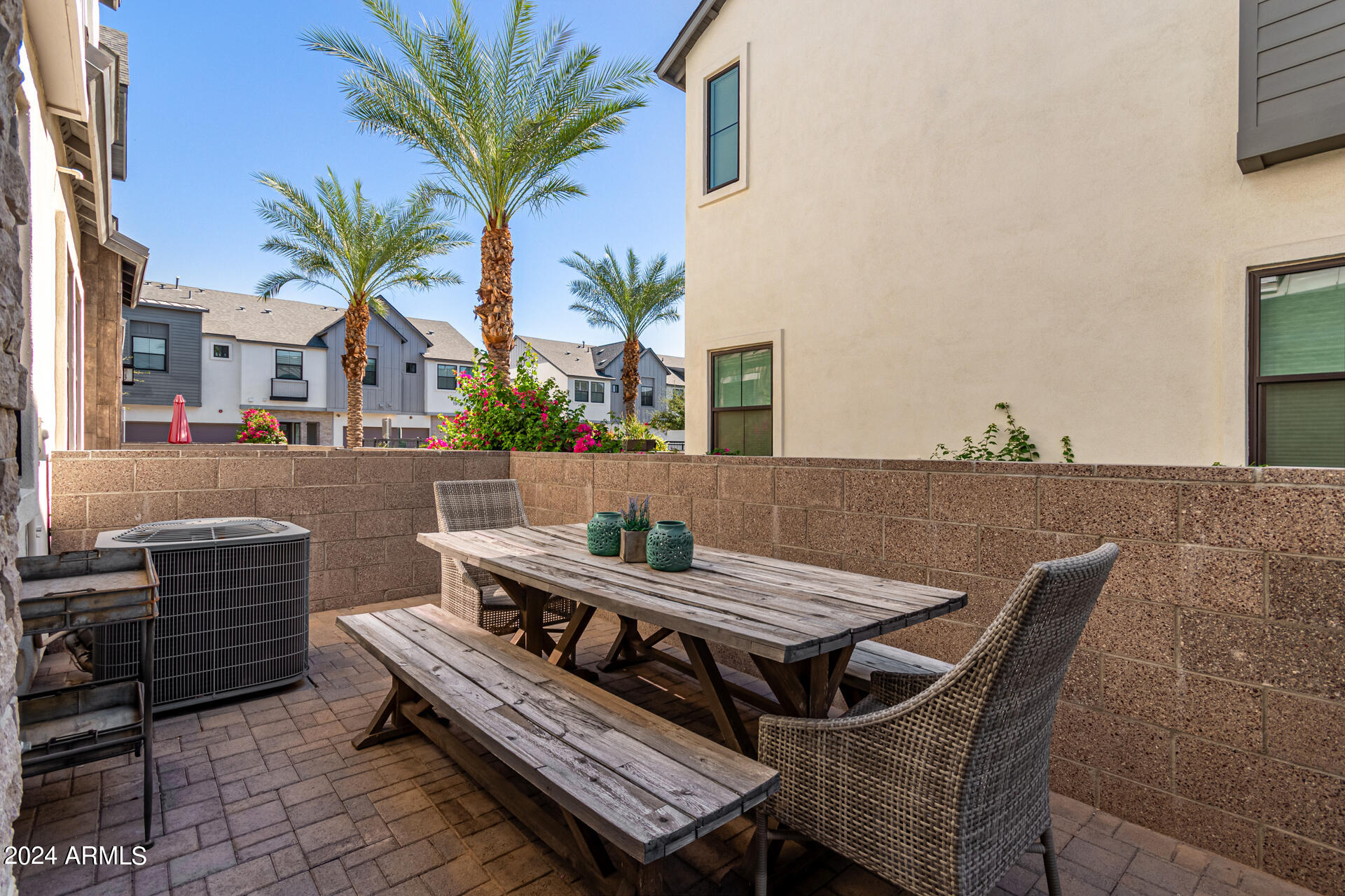 3200 N 39th Street, 33