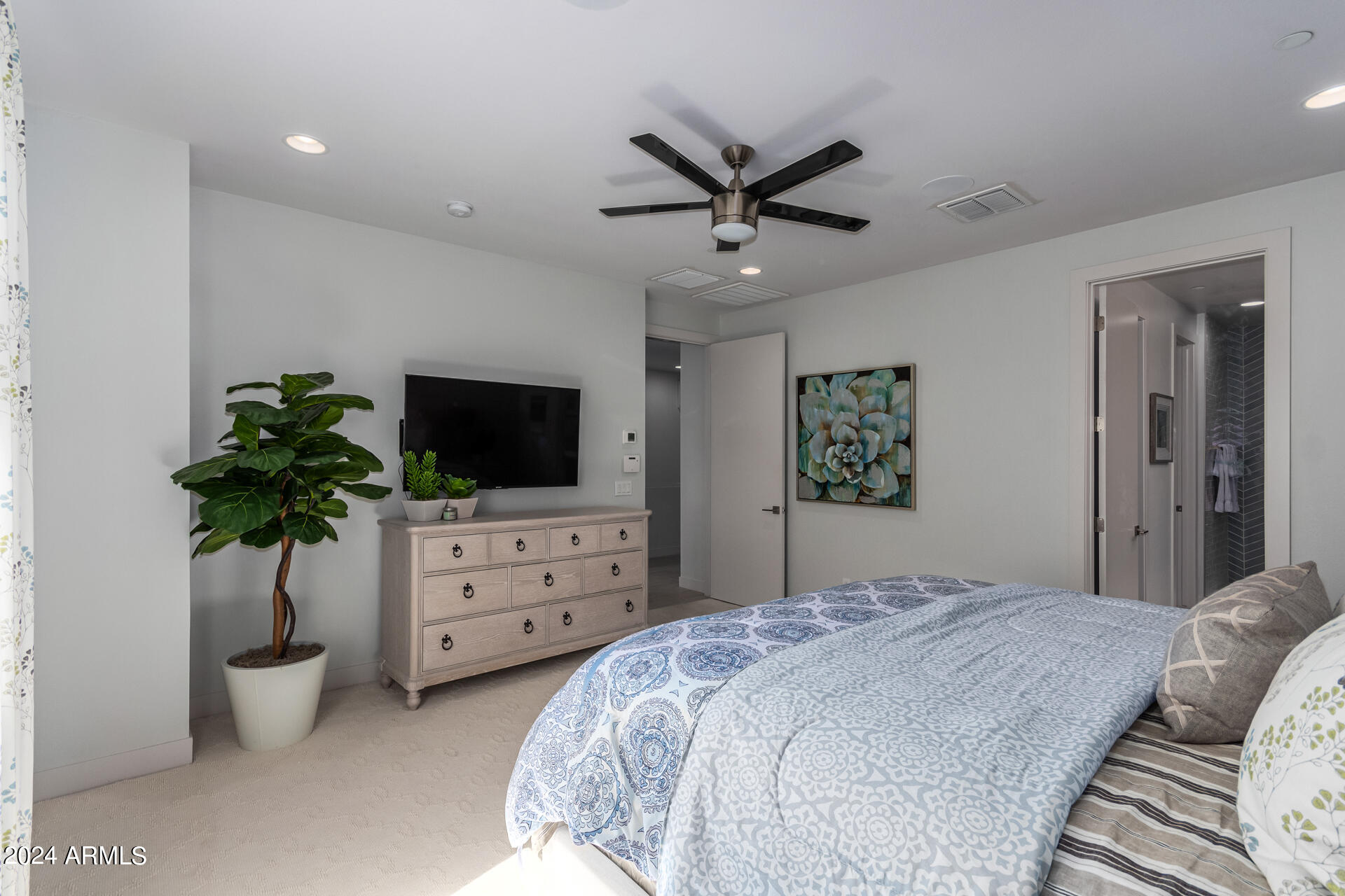 3200 N 39th Street, 33