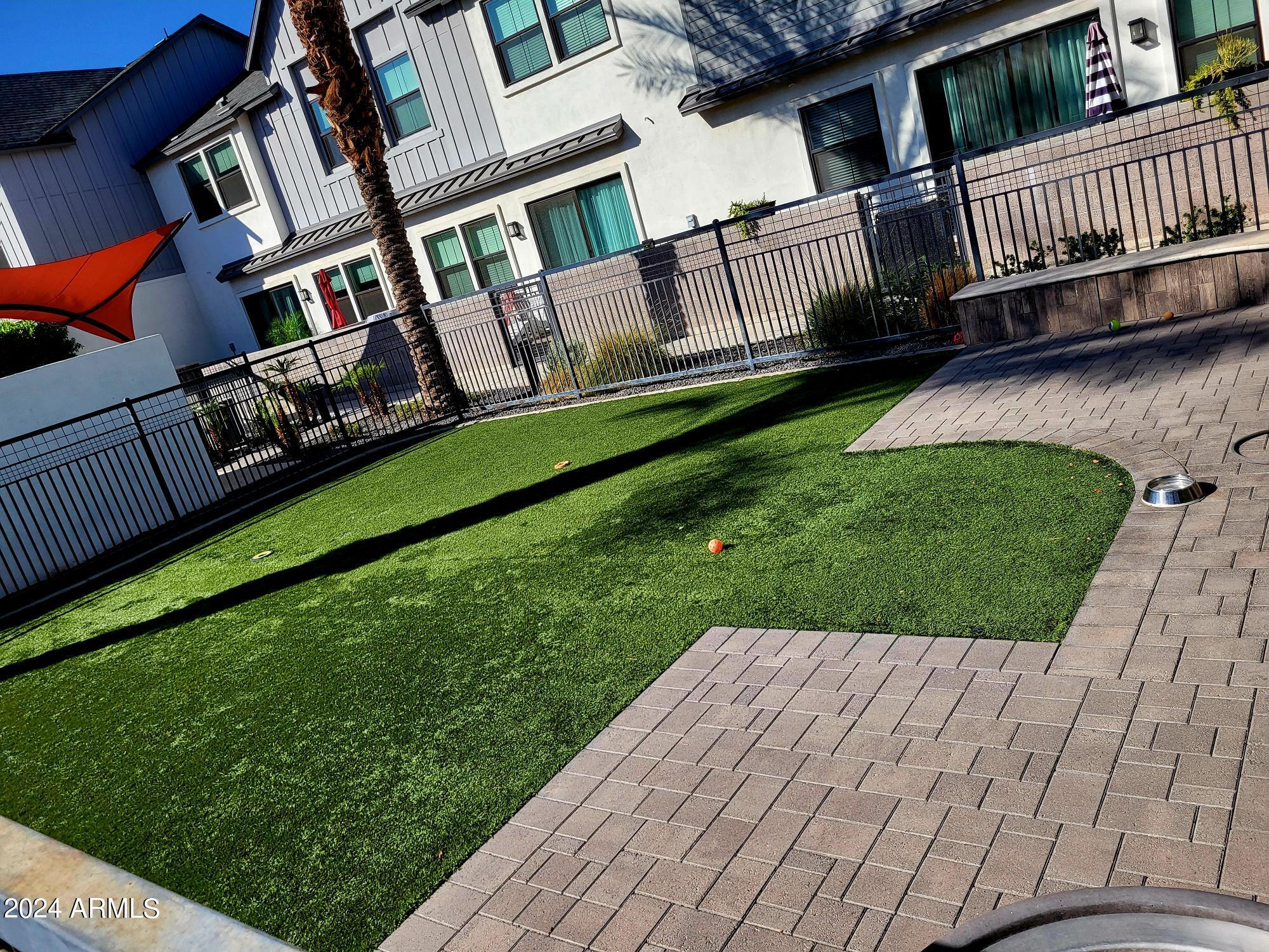 3200 N 39th Street, 33