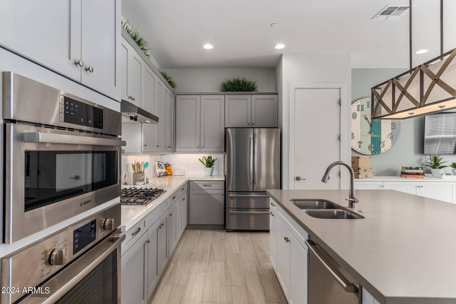 3200 N 39th Street, 33