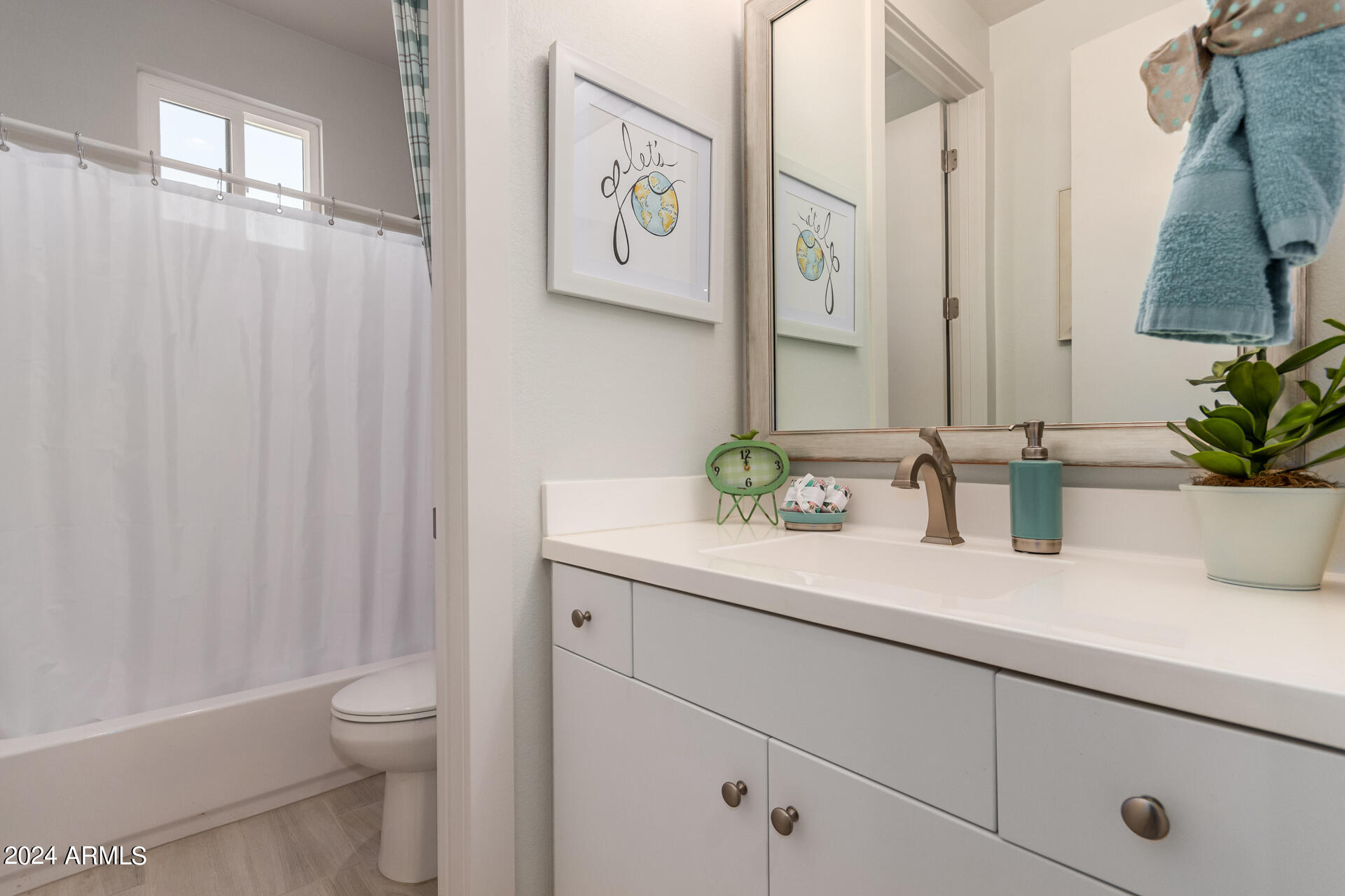 3200 N 39th Street, 33