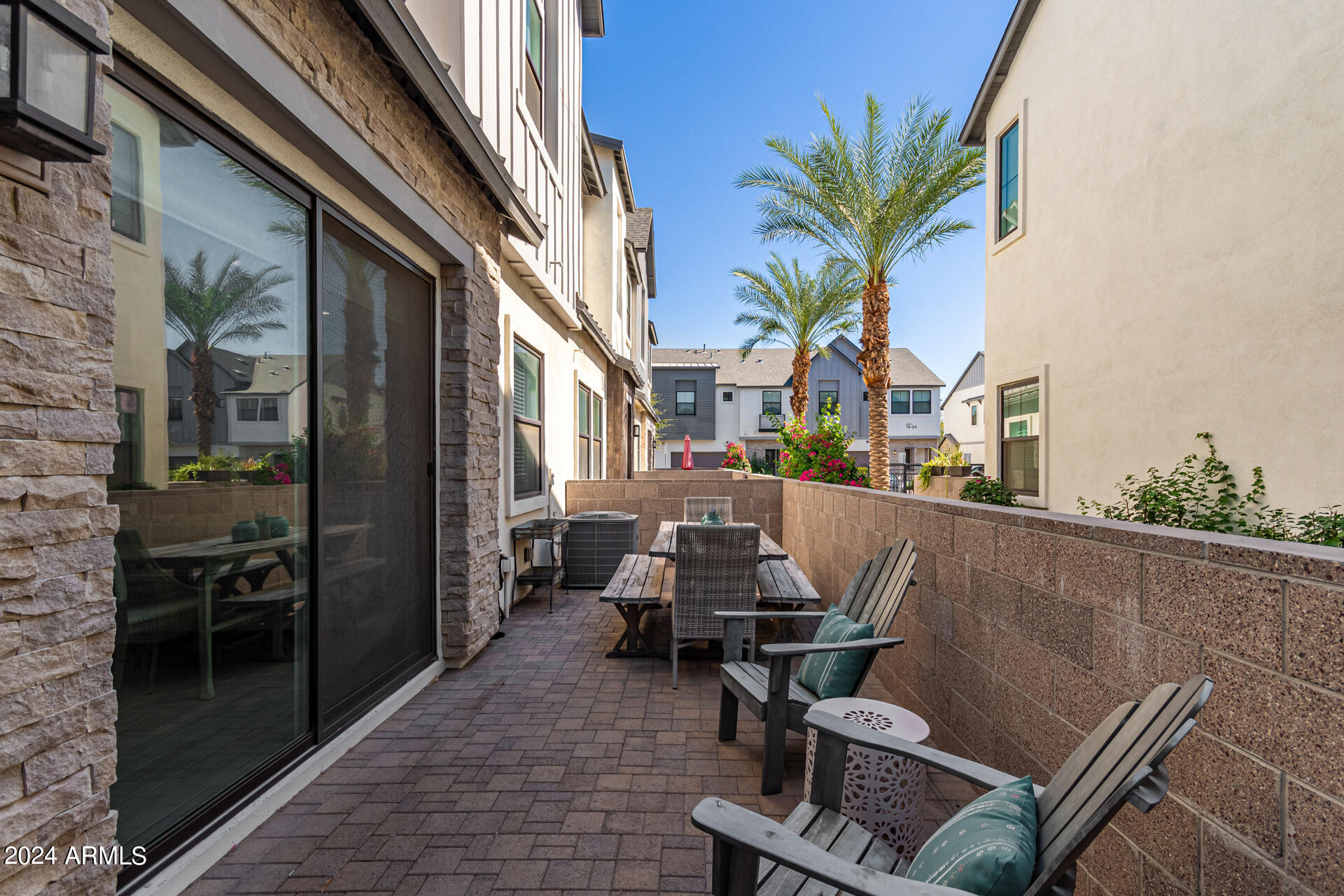 3200 N 39th Street, 33