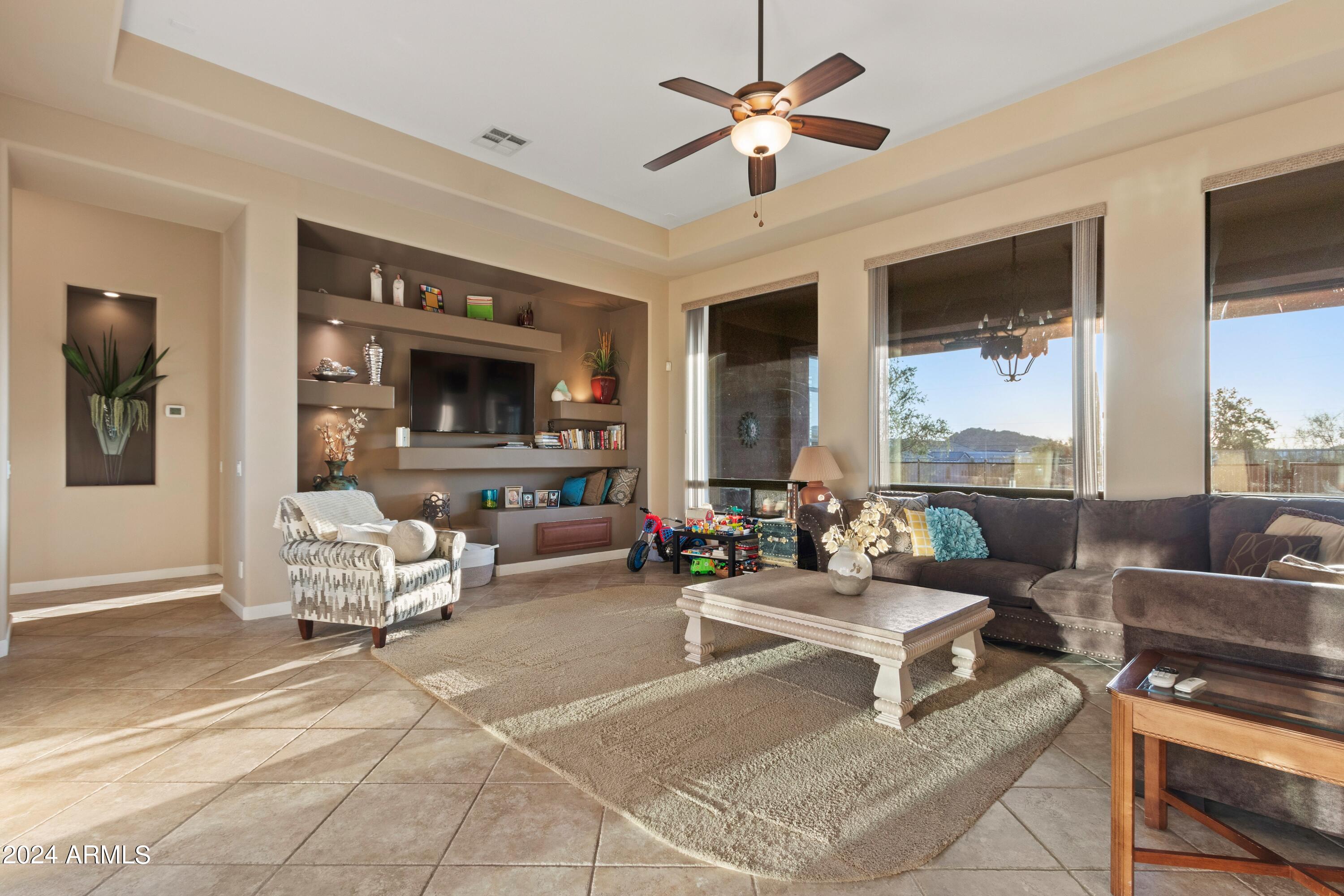 2554 N Tambor --