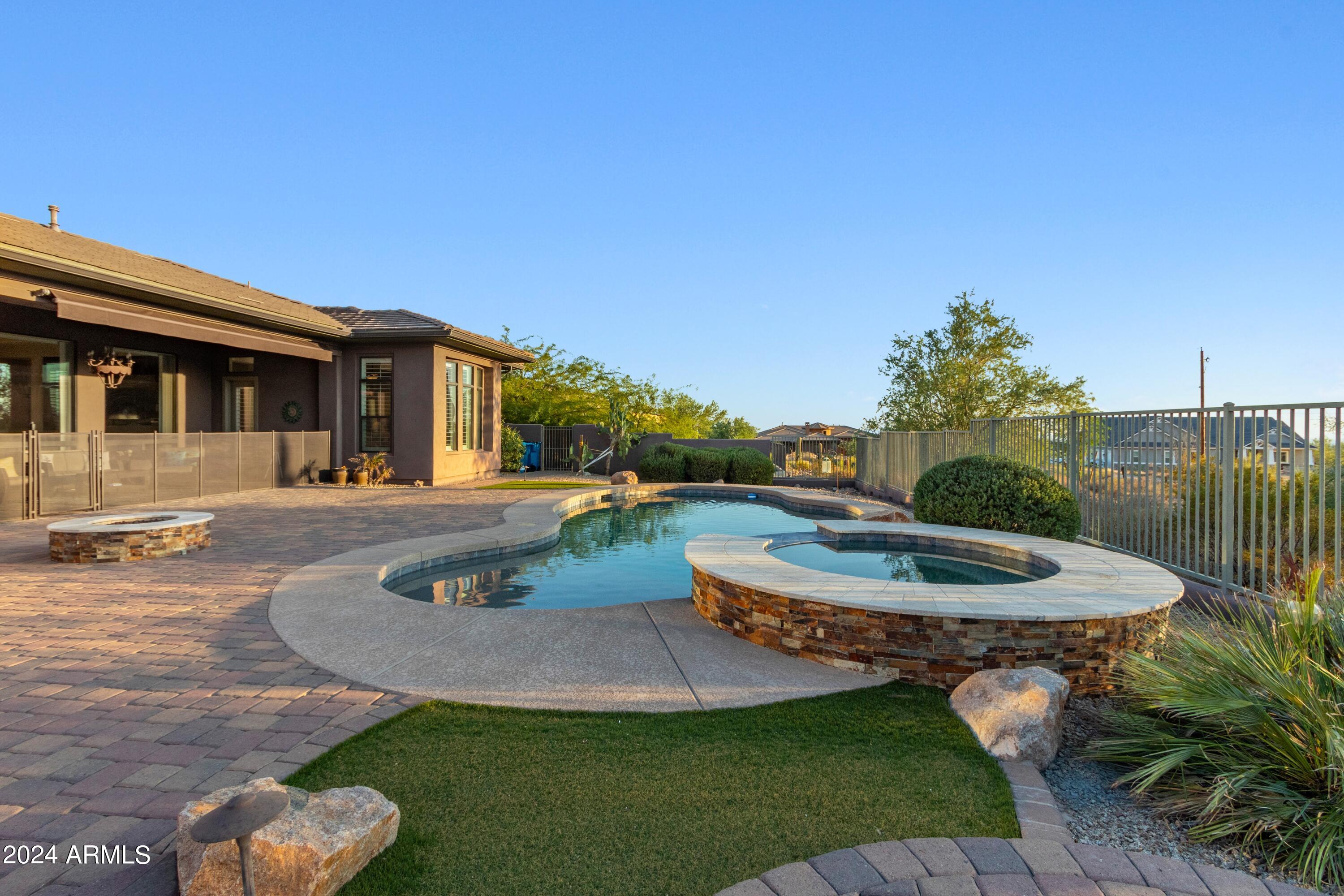 2554 N Tambor --