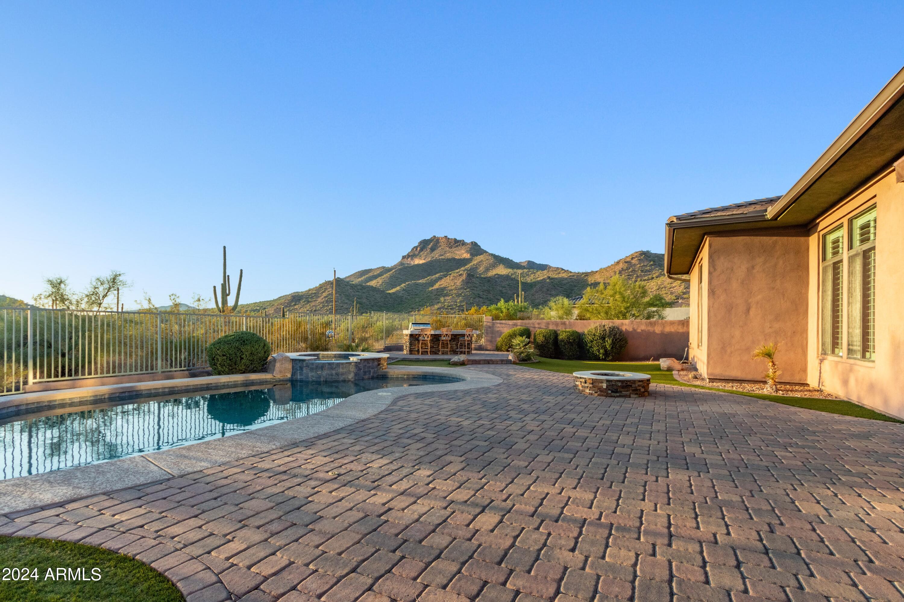 2554 N Tambor --