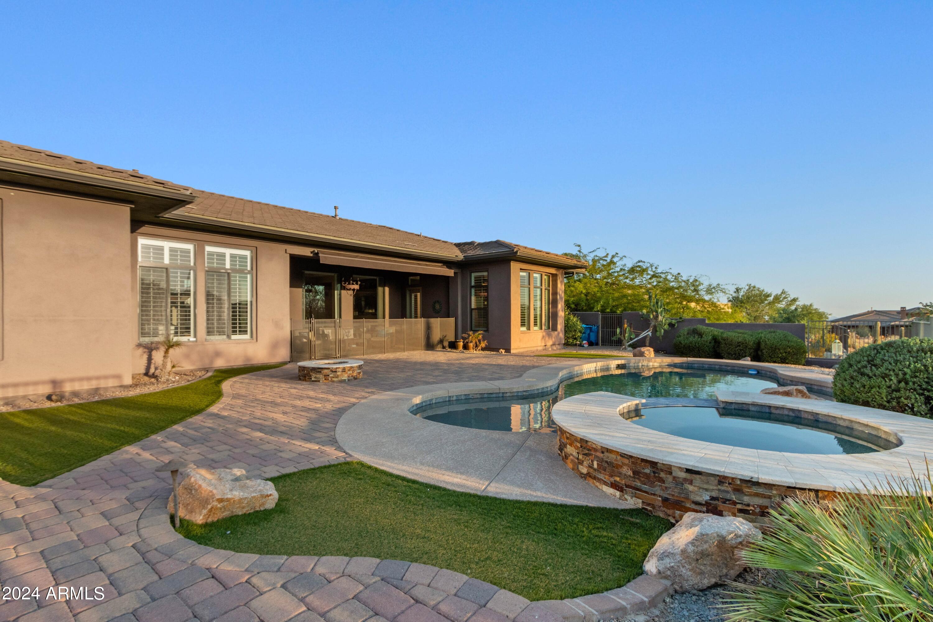 2554 N Tambor --
