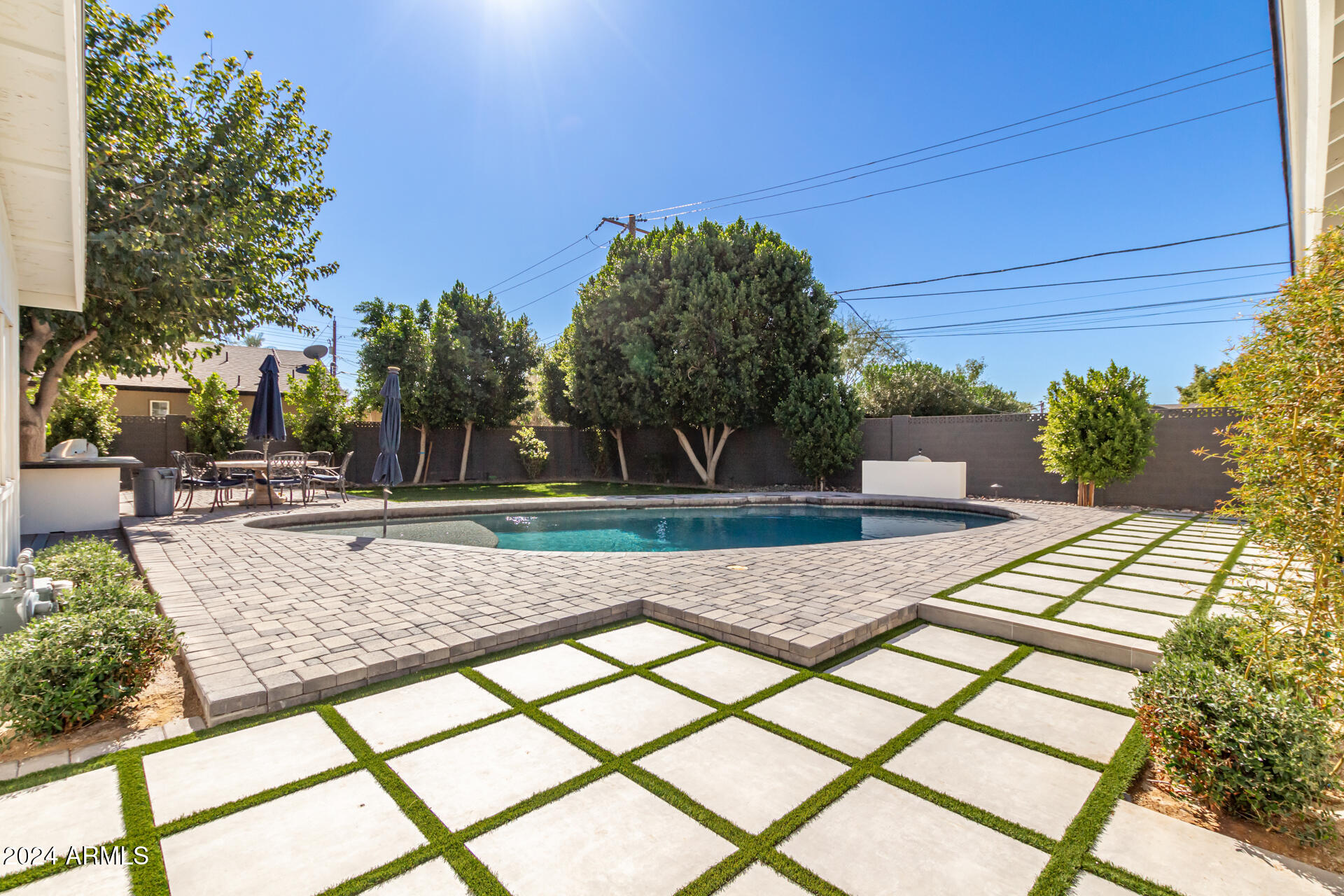 3410 N 45TH Place