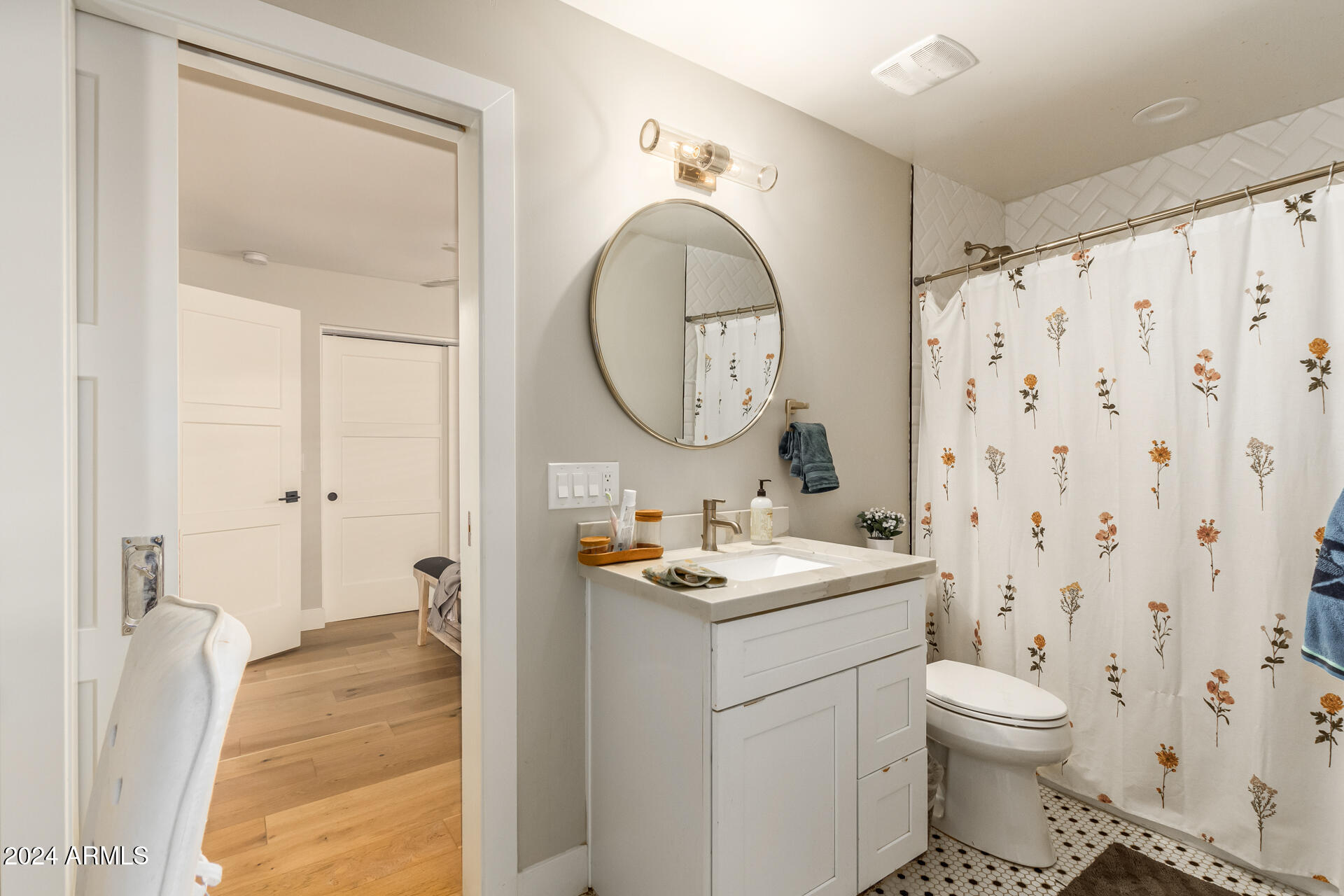 3410 N 45TH Place
